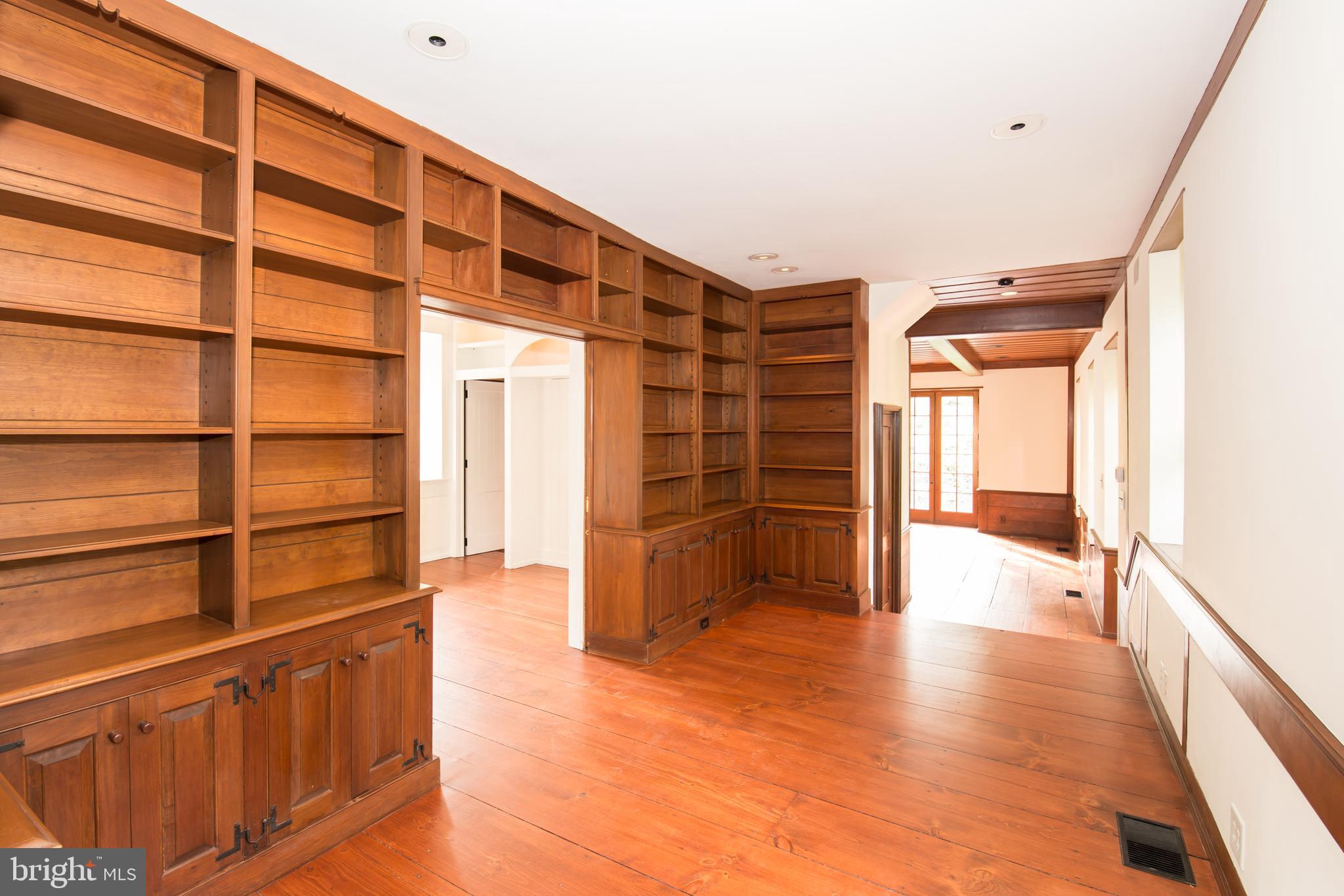 CHESTNUT HILL - Residential