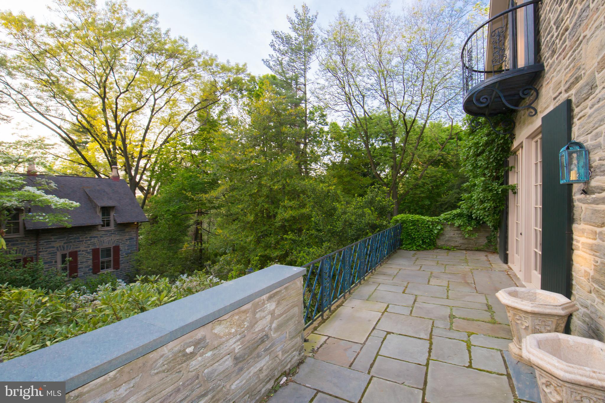 CHESTNUT HILL - Residential