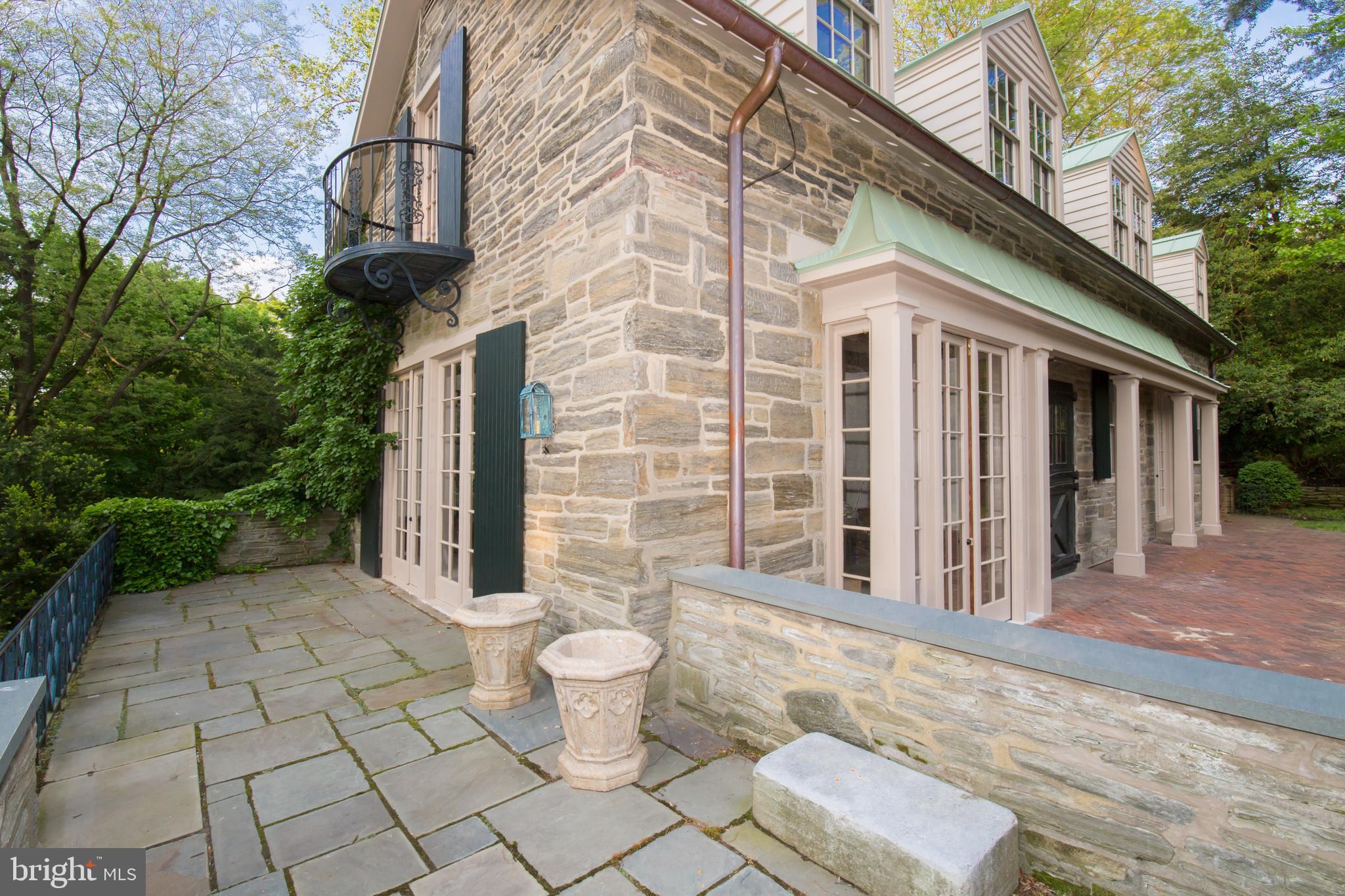 CHESTNUT HILL - Residential