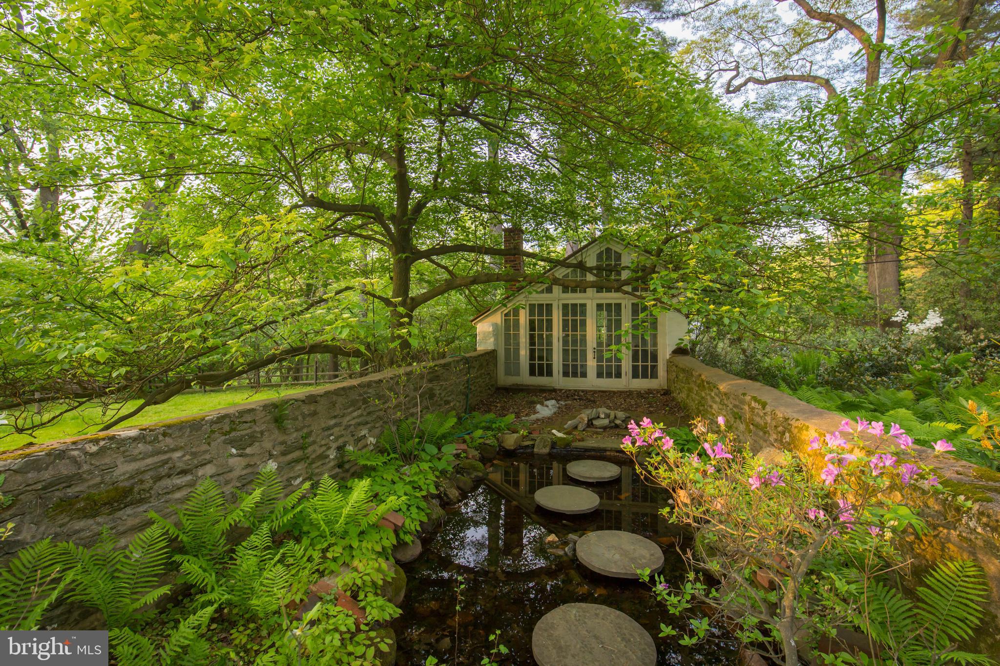 CHESTNUT HILL - Residential