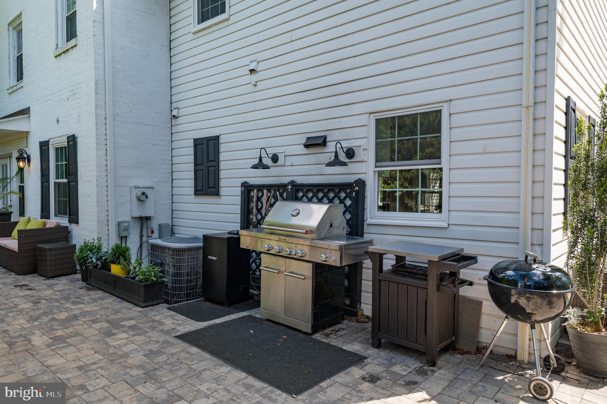 LAWTON MANOR - Residential