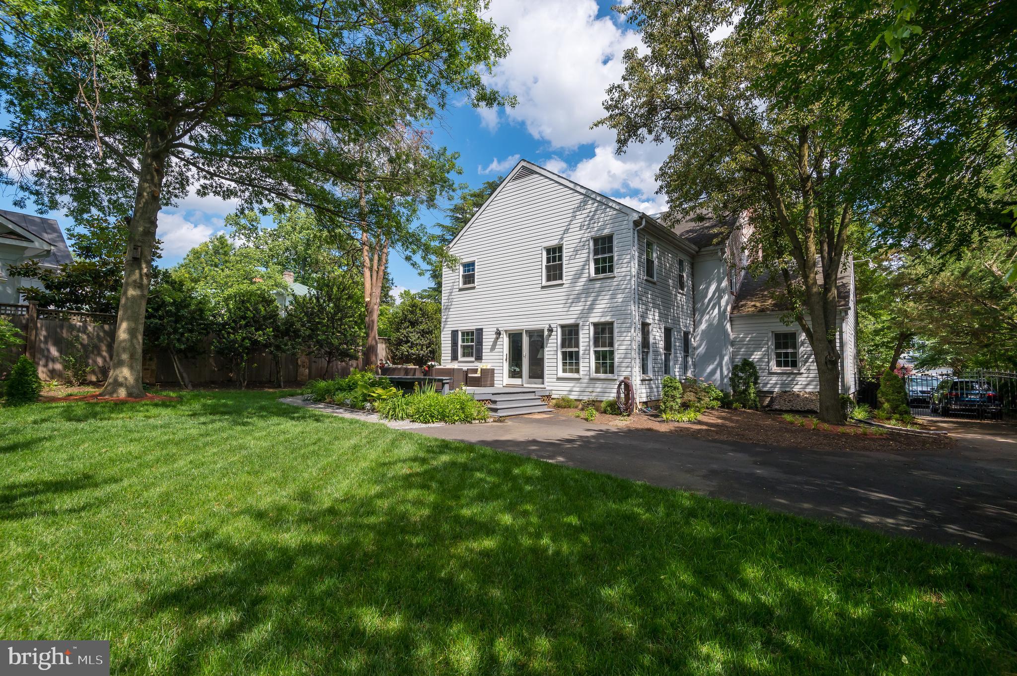 LAWTON MANOR - Residential