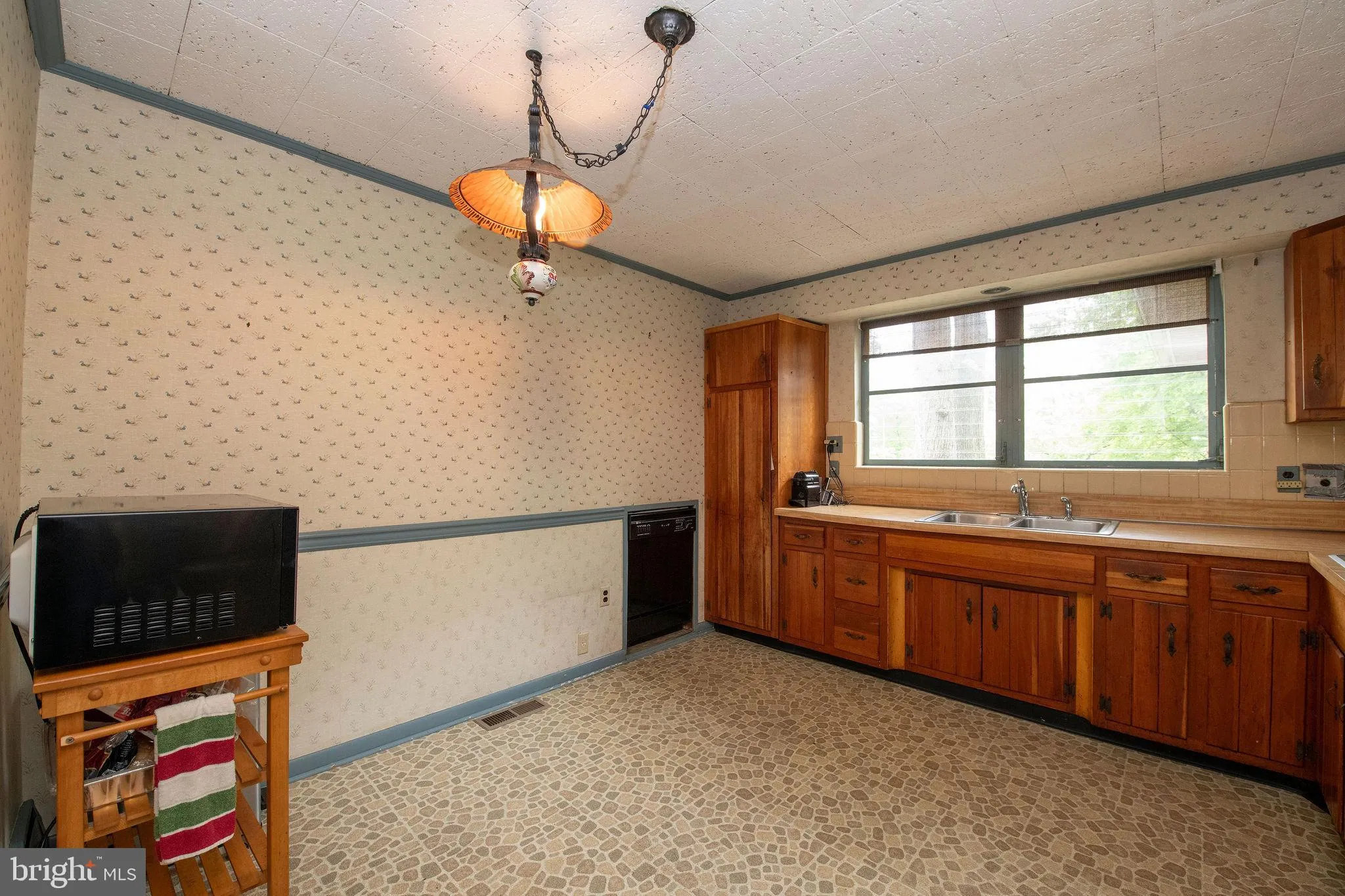 Horsham, Pennsylvania 19044, United States, 6 Bedrooms Bedrooms, ,4 BathroomsBathrooms,Residential,Active,130005