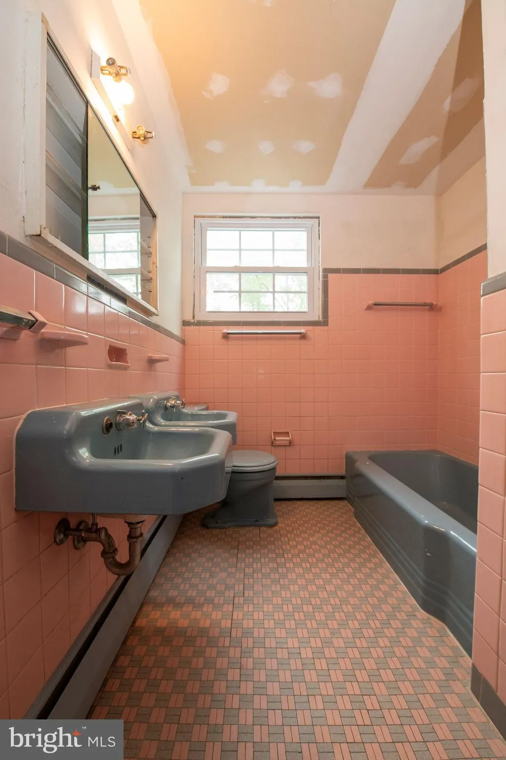 Horsham, Pennsylvania 19044, United States, 6 Bedrooms Bedrooms, ,4 BathroomsBathrooms,Residential,Active,130005