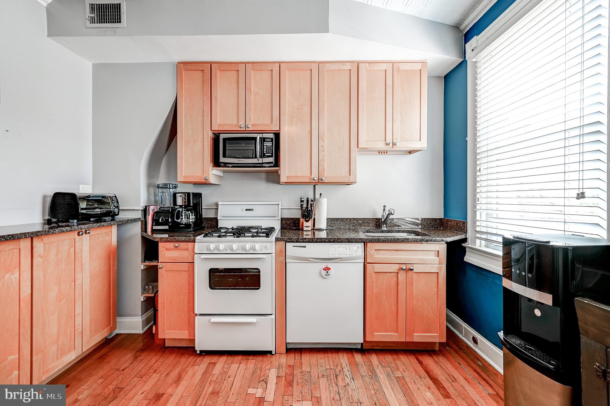 LOCUST POINT - Residential