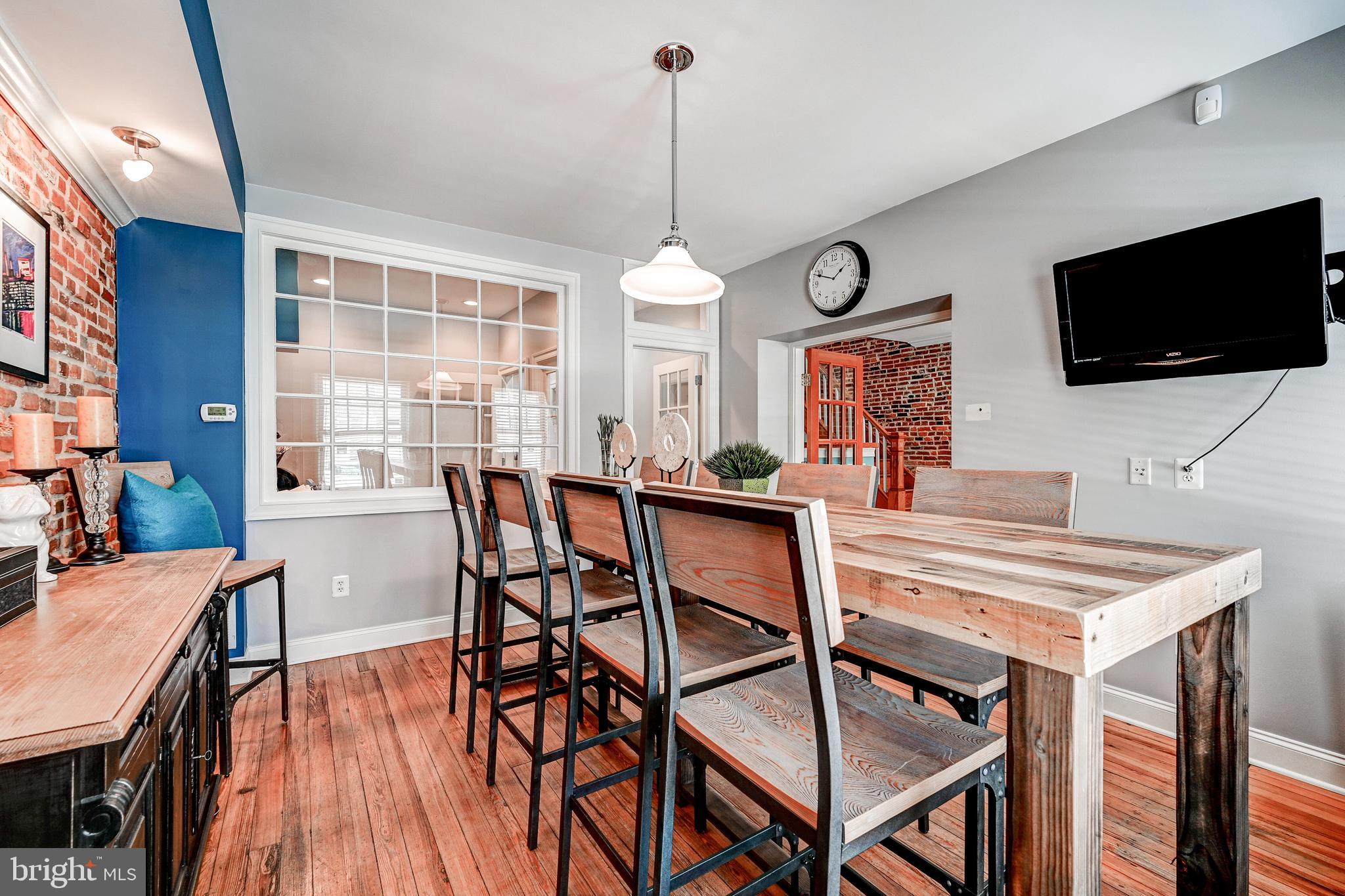 LOCUST POINT - Residential