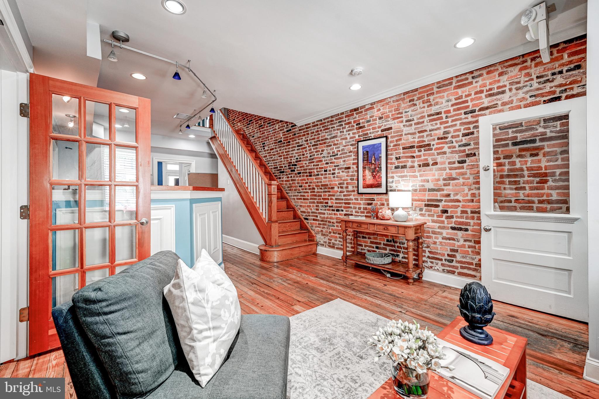 LOCUST POINT - Residential