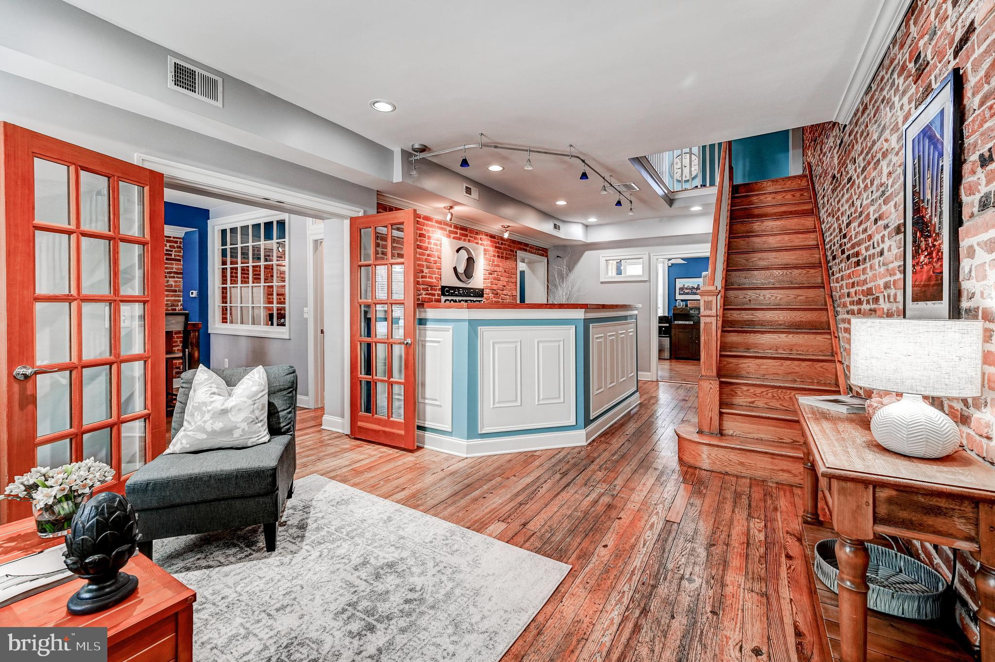 LOCUST POINT - Residential