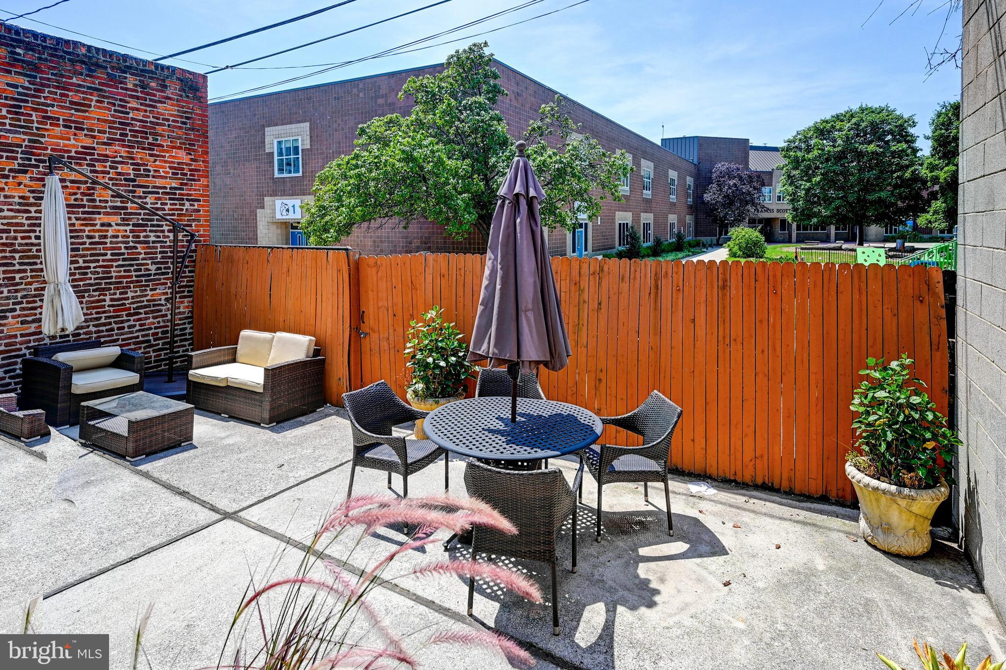 LOCUST POINT - Residential