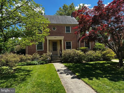 Photo of 9903 Thornwood Road, KENSINGTON, MD 20895 (MLS # MDMC2232636)