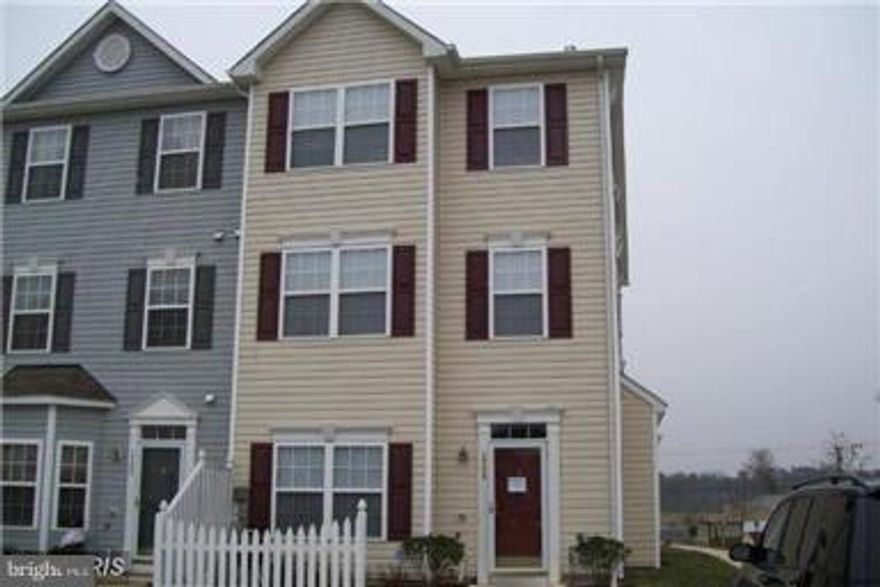 Min to Fort Meade, NSA.  Beautiful, spacious, very well maintained Towne Home Condo will be ready for occupancy. Home freshly painted, new carpet and professionally cleaned. Master suite has  walk-in-closet, gas fireplace,full bath with soaking tub and separate shower, double vanity and linen closet.