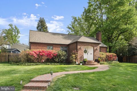 Photo of 503 Dorchester Road, FALLS CHURCH, VA 22046 (MLS # VAFA2003890)