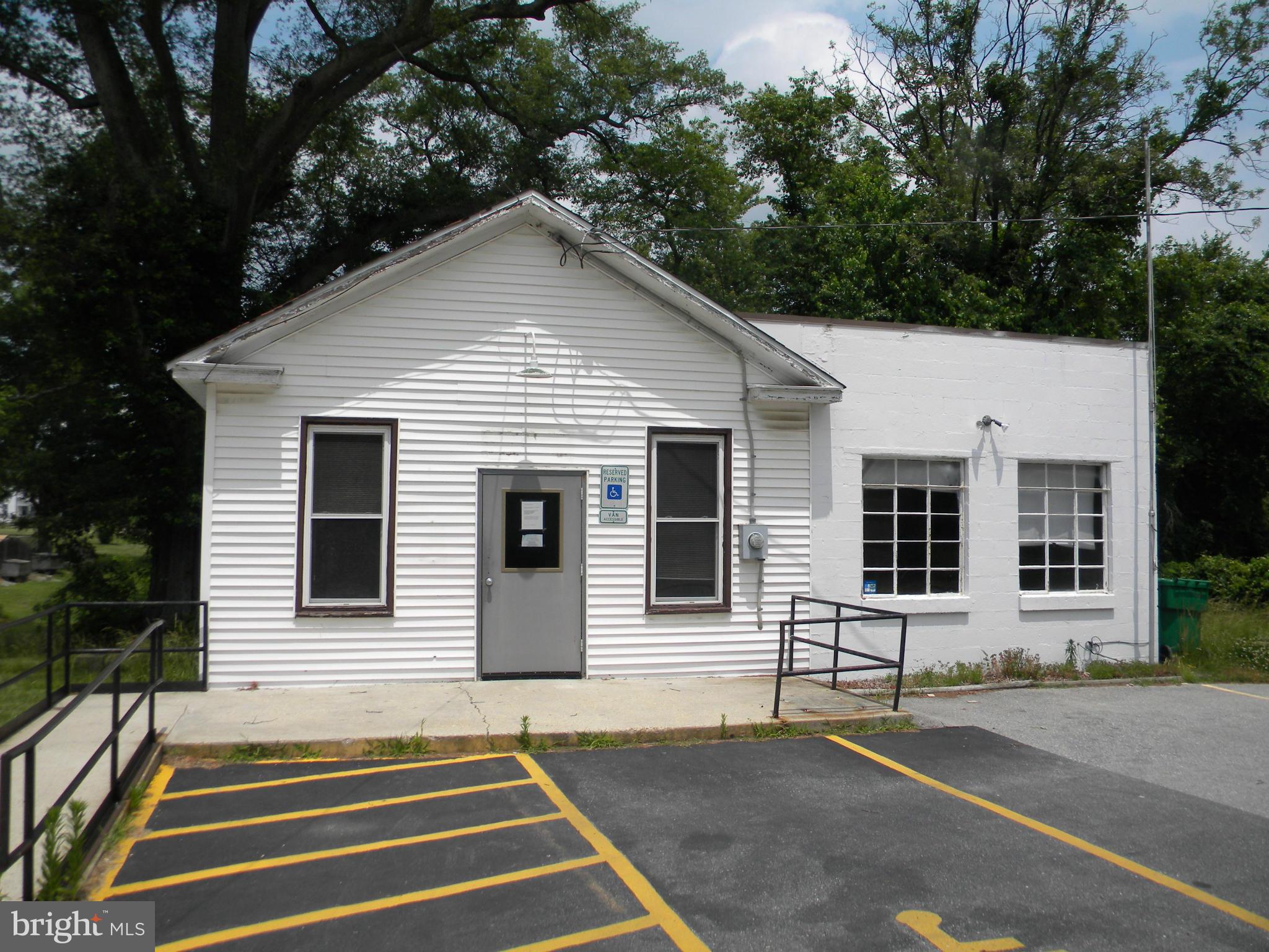 Great price. 0.43 acres and sturdy building on Bel Alton Newtown Rd.