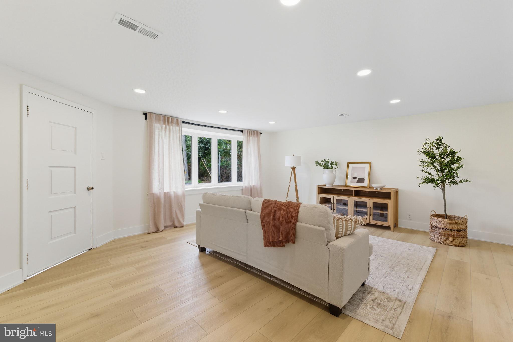 305 MILLER AVENUE