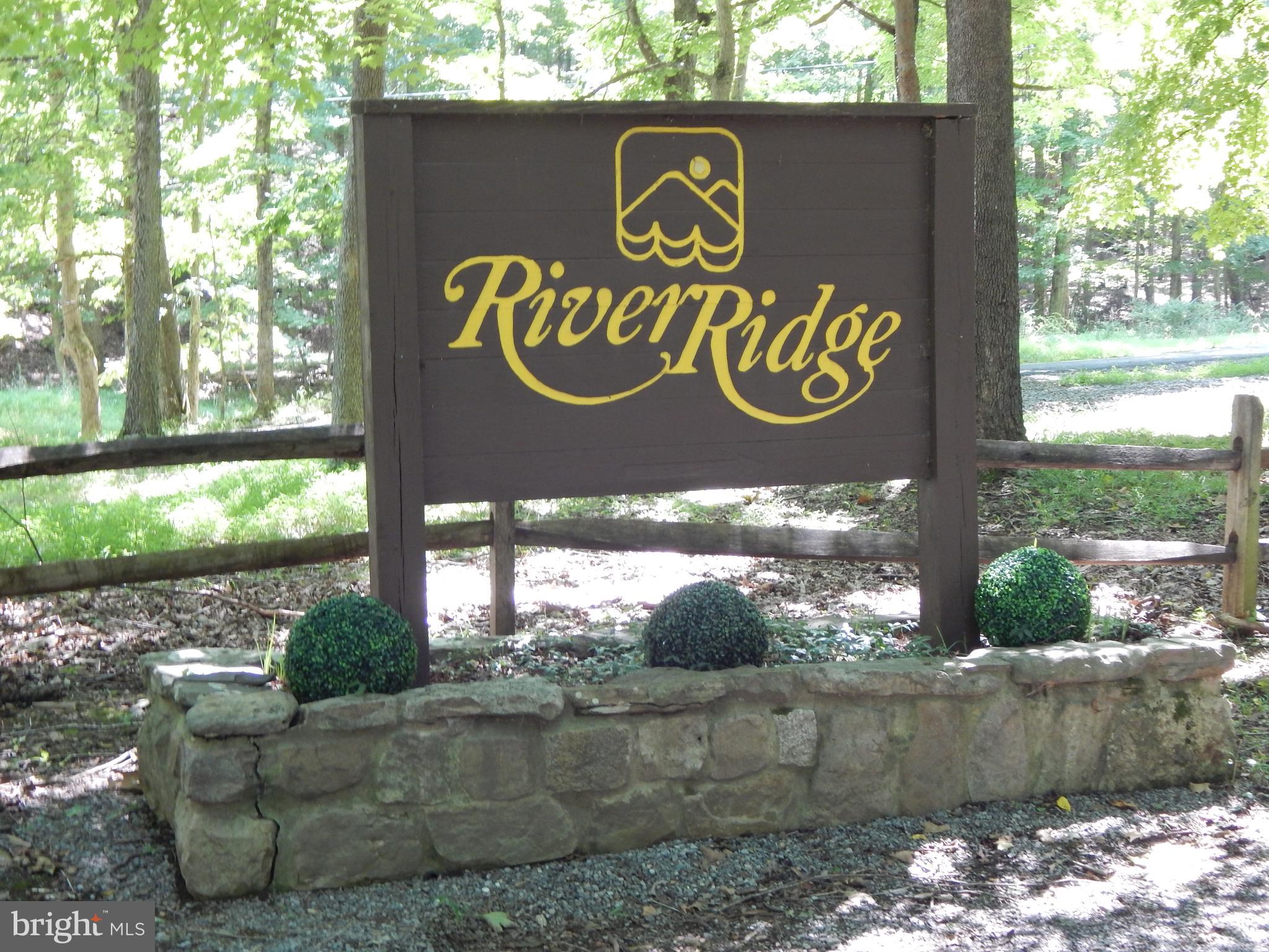 RIVER RIDGE - Land