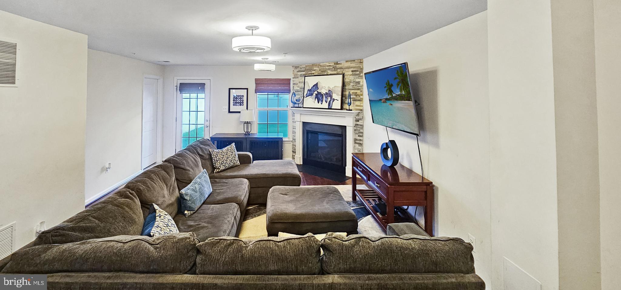 5353 BLUE CRAB LANE