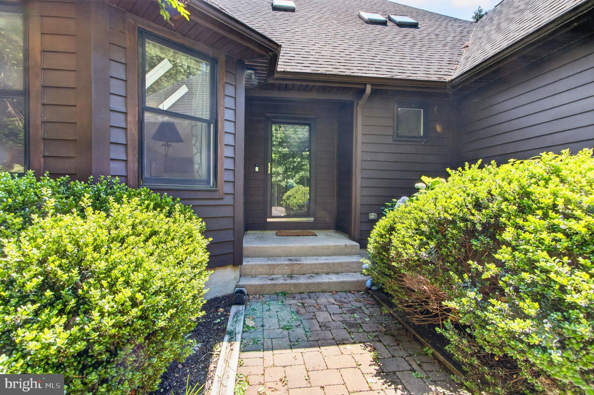3 TALL OAKS COURT