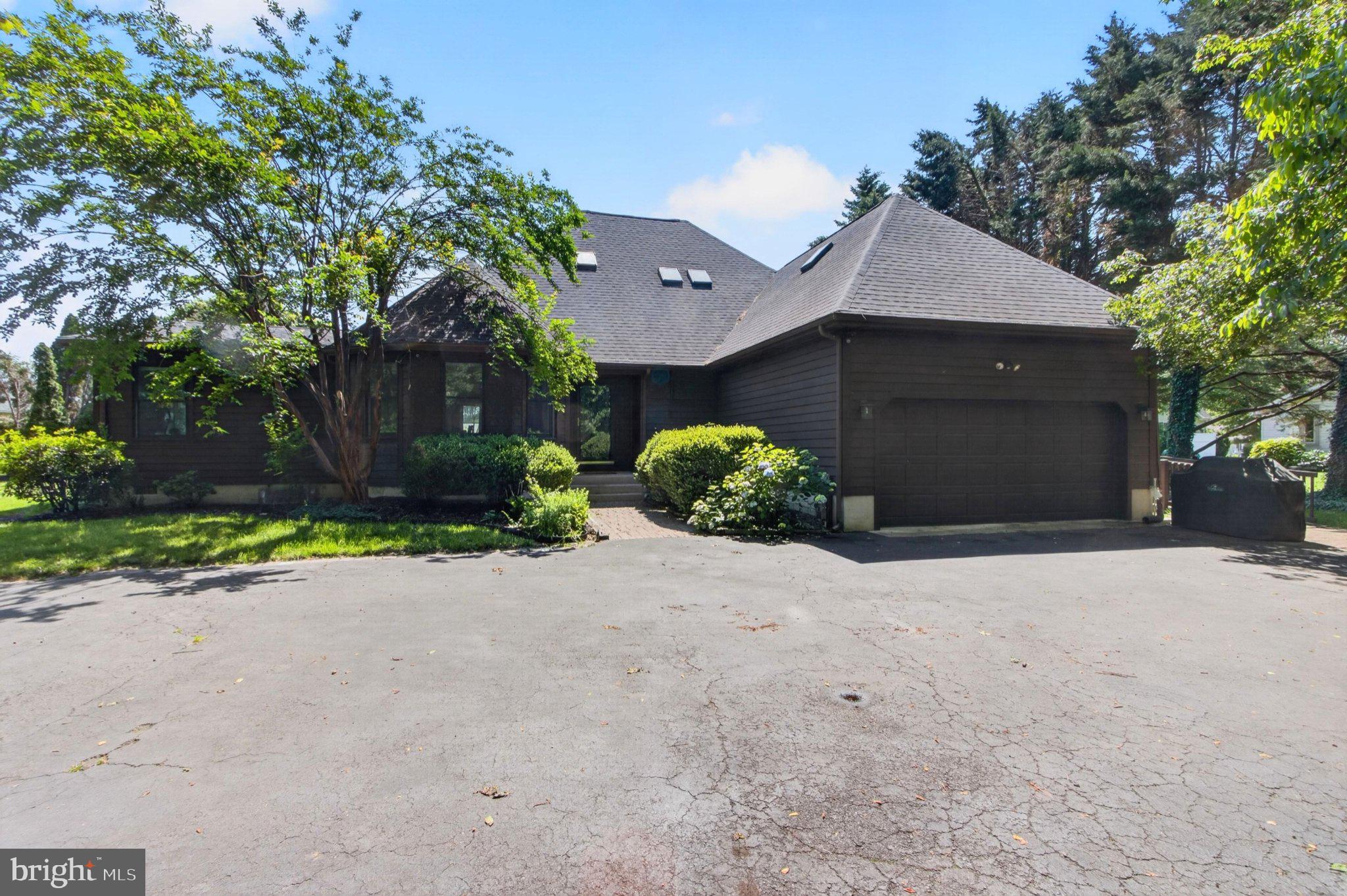 3 TALL OAKS COURT