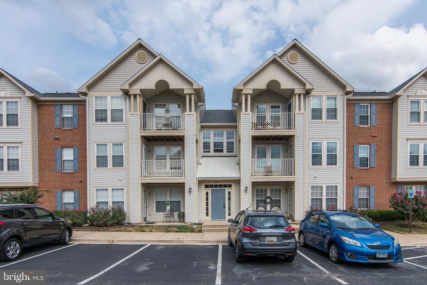 Lovely, immaculate 2 bedroom unit in desirable Piney Orchard and all its amenities.  This unique unit has large master closet and larger bathroom, separate laundry/utility room.  Six year old HVAC and BGE service contract. Walking distance to Community Center with both indoor and outdoor pools.  Don't miss this one, you won't be disappointed.