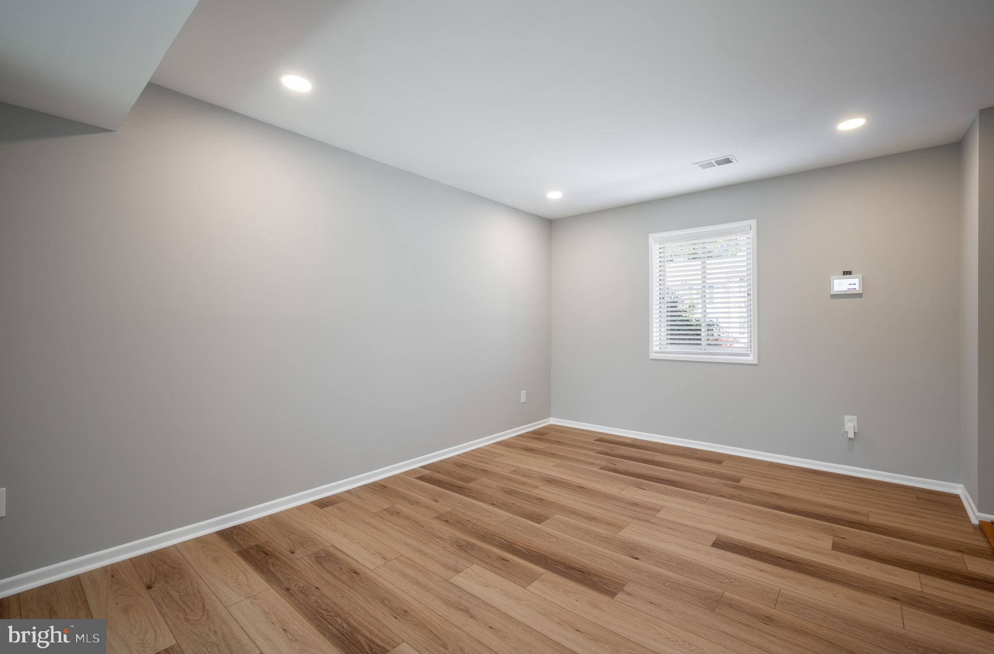 LAKE BRADDOCK - Residential