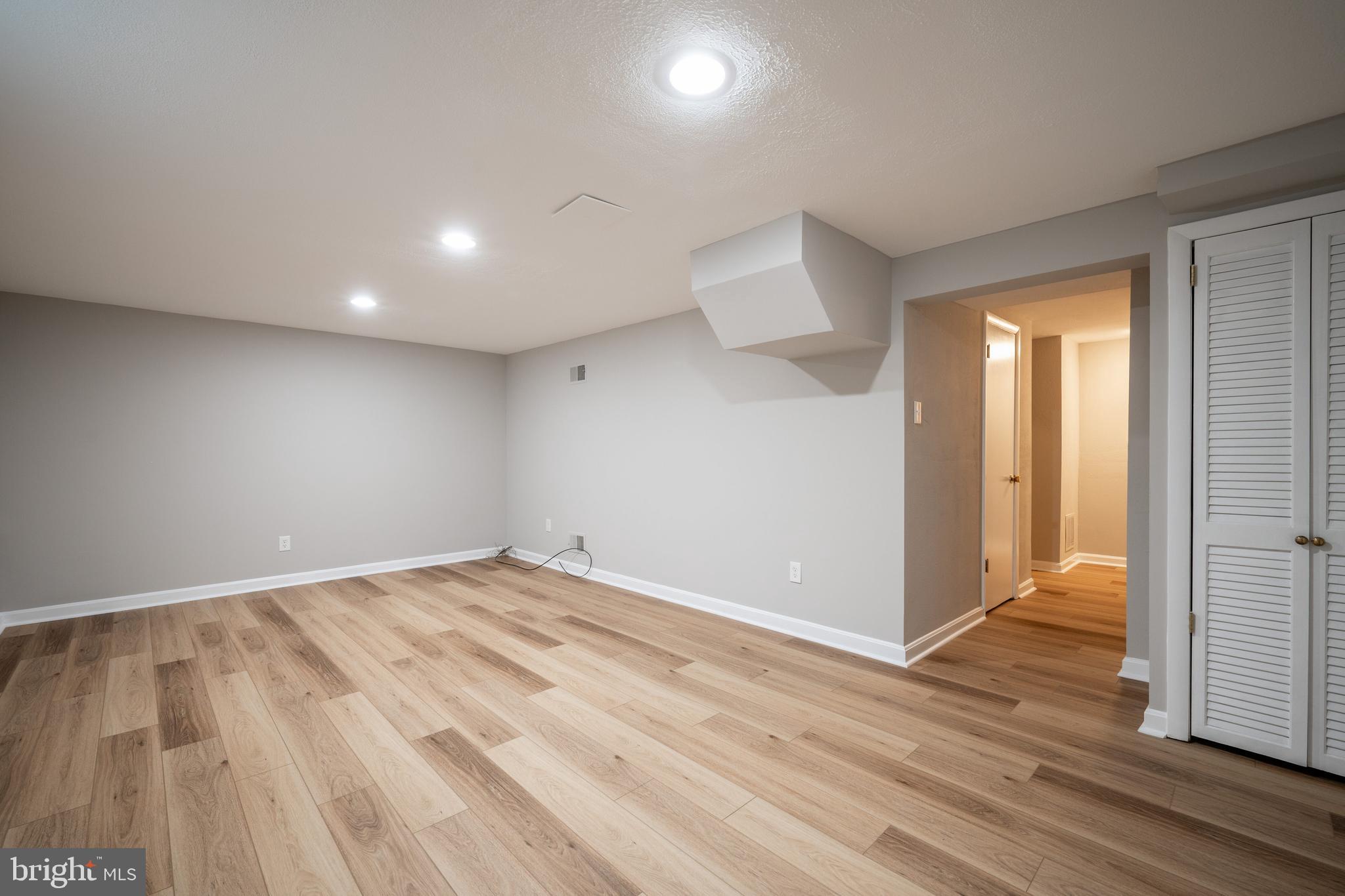 LAKE BRADDOCK - Residential