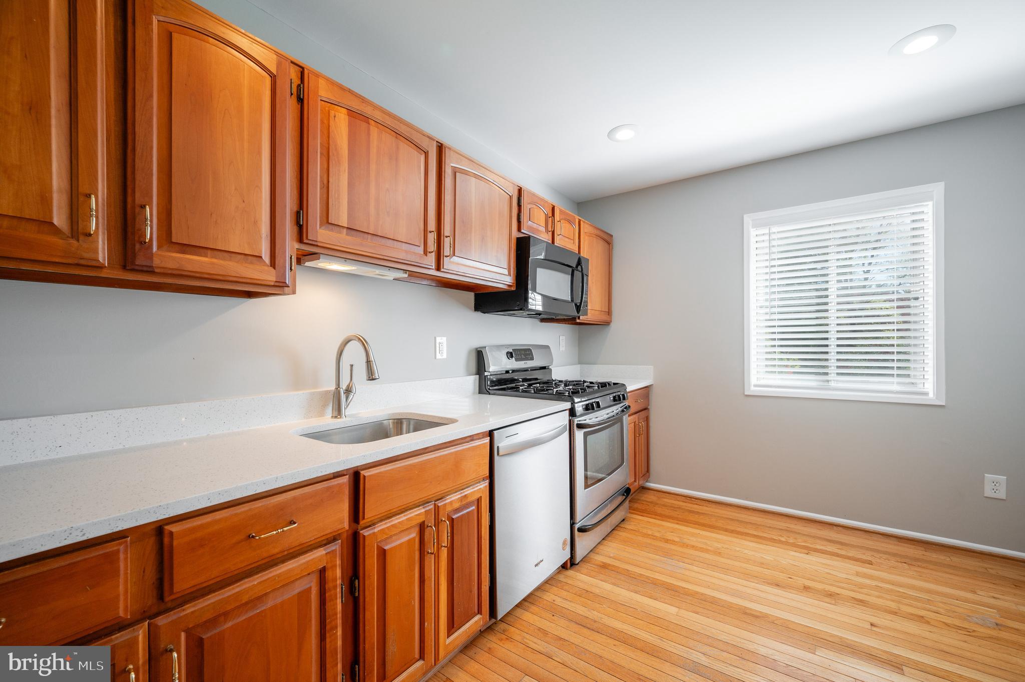 LAKE BRADDOCK - Residential