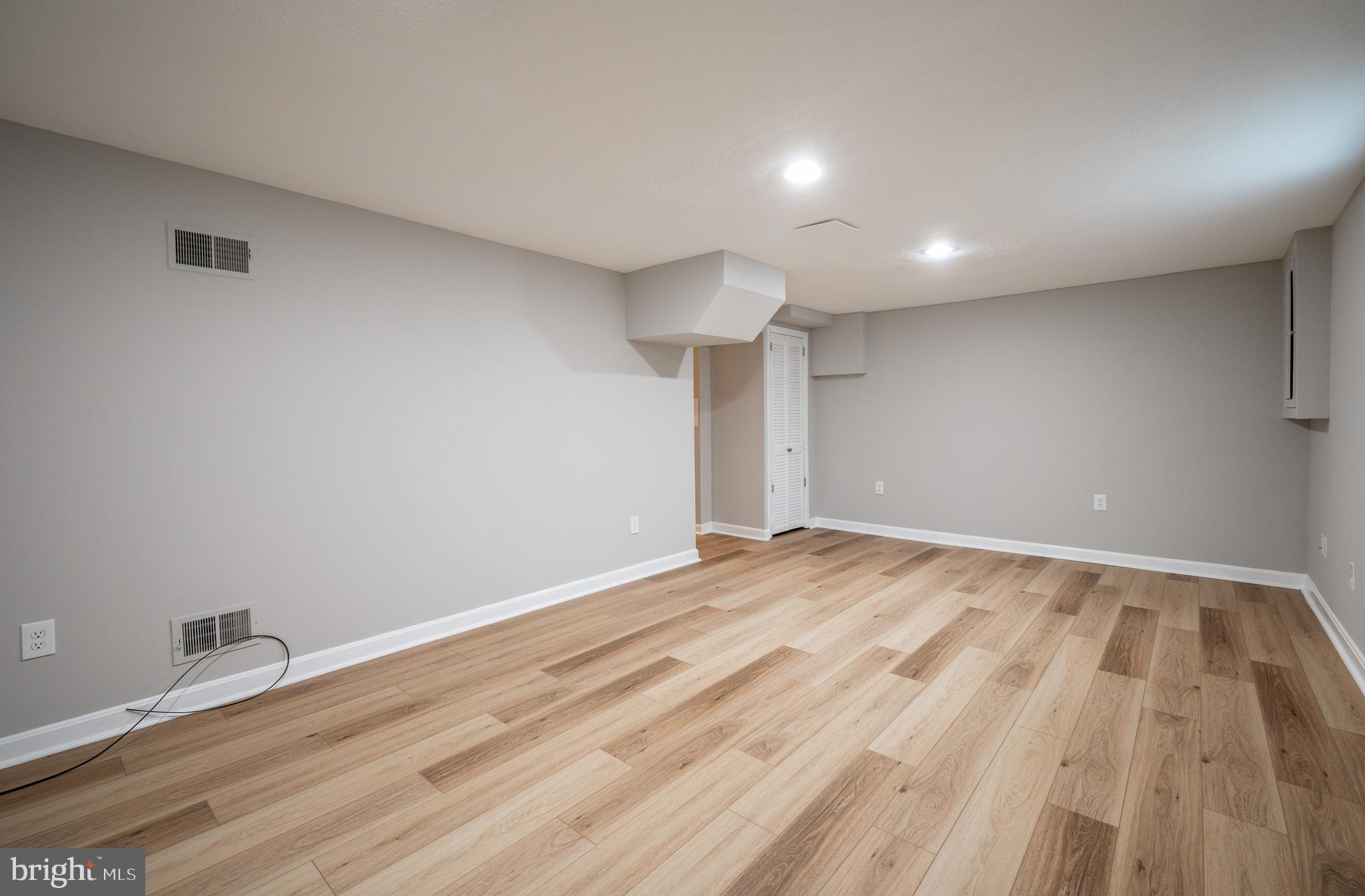 LAKE BRADDOCK - Residential