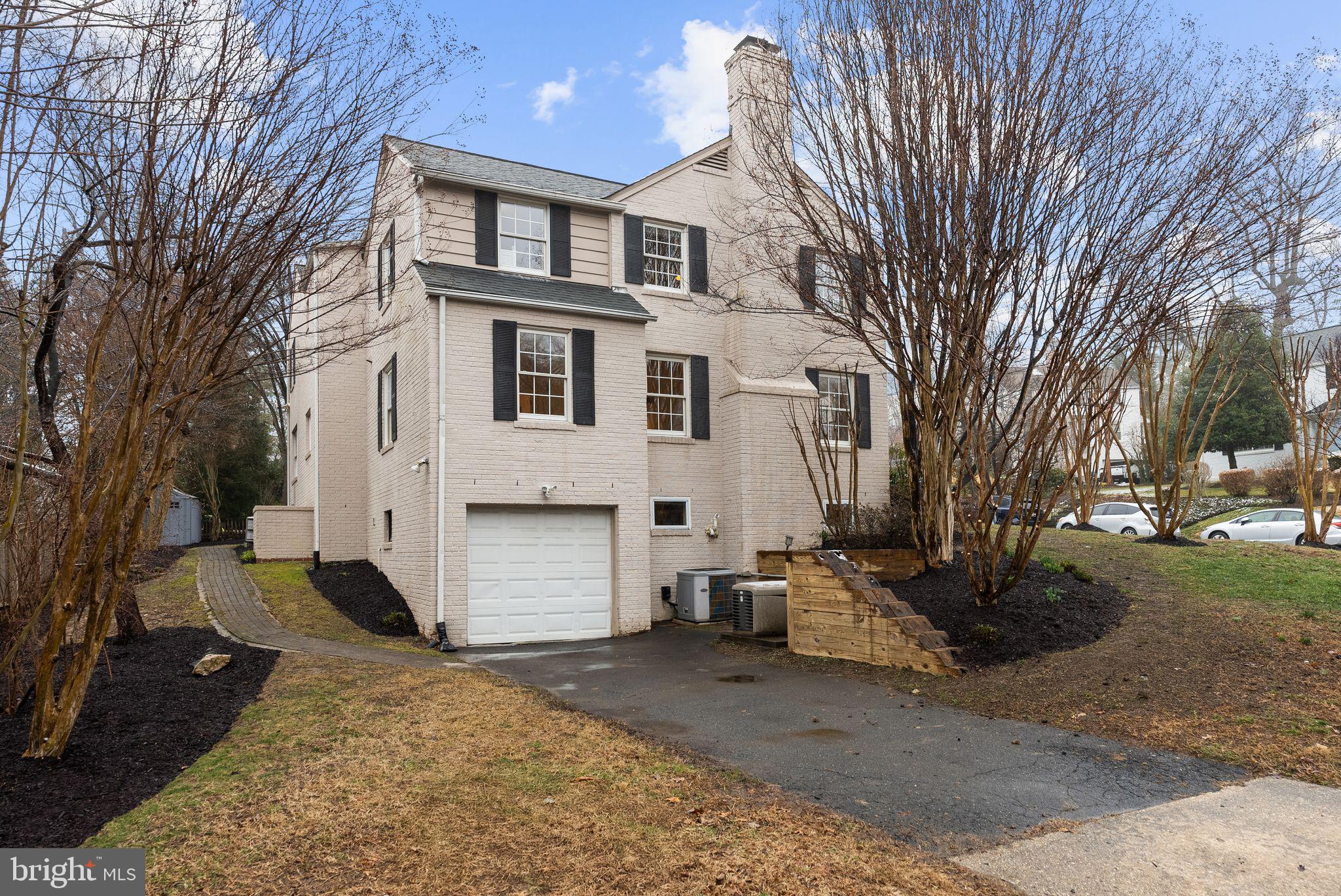 WOODACRES - Residential