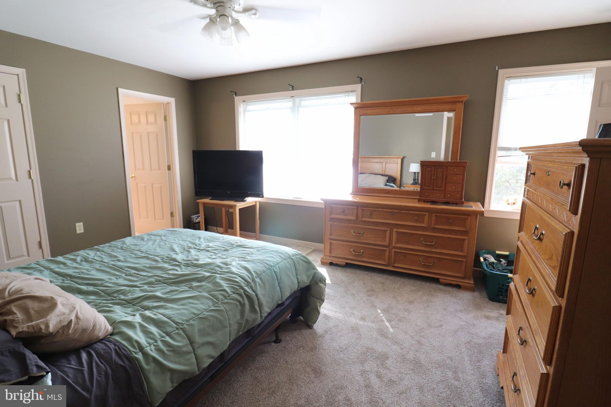 NEWPORT SQUARE - Residential