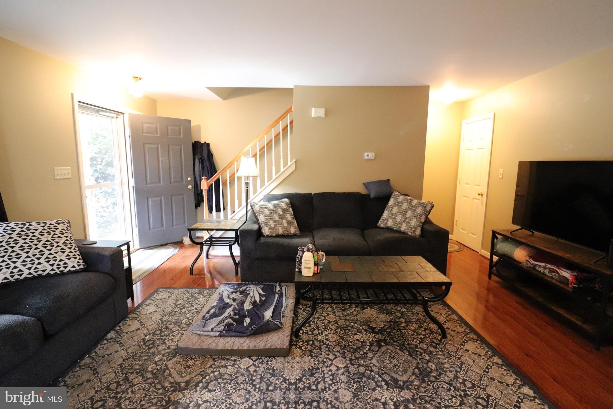 NEWPORT SQUARE - Residential