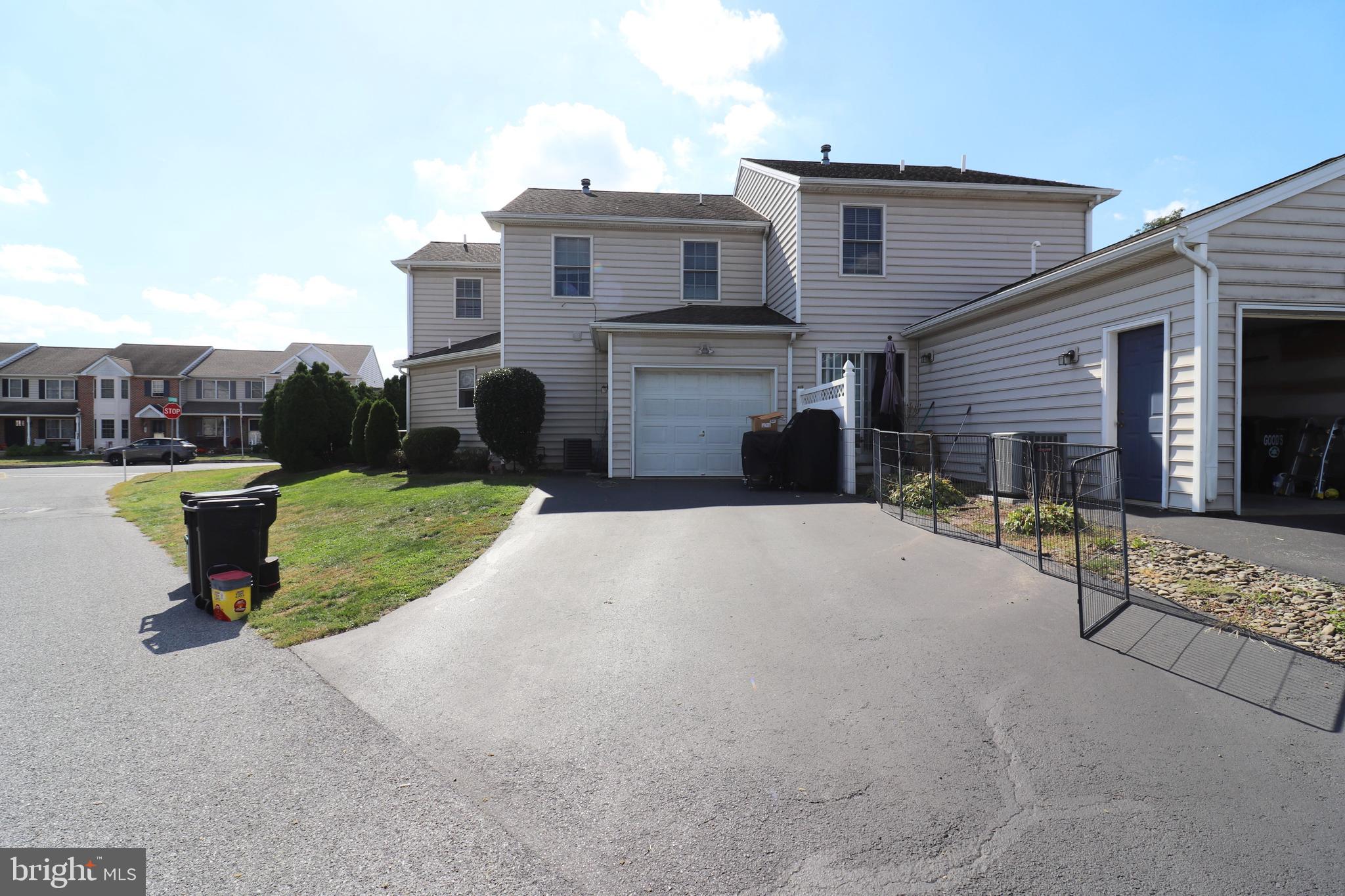 NEWPORT SQUARE - Residential