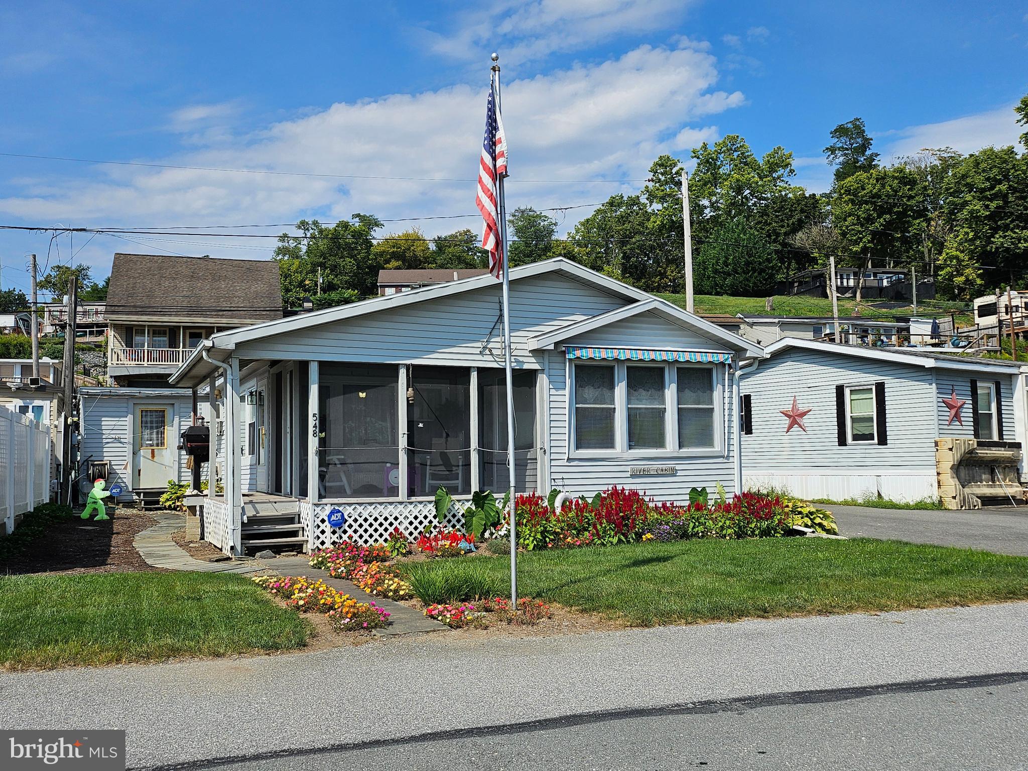 548 BOATHOUSE ROAD