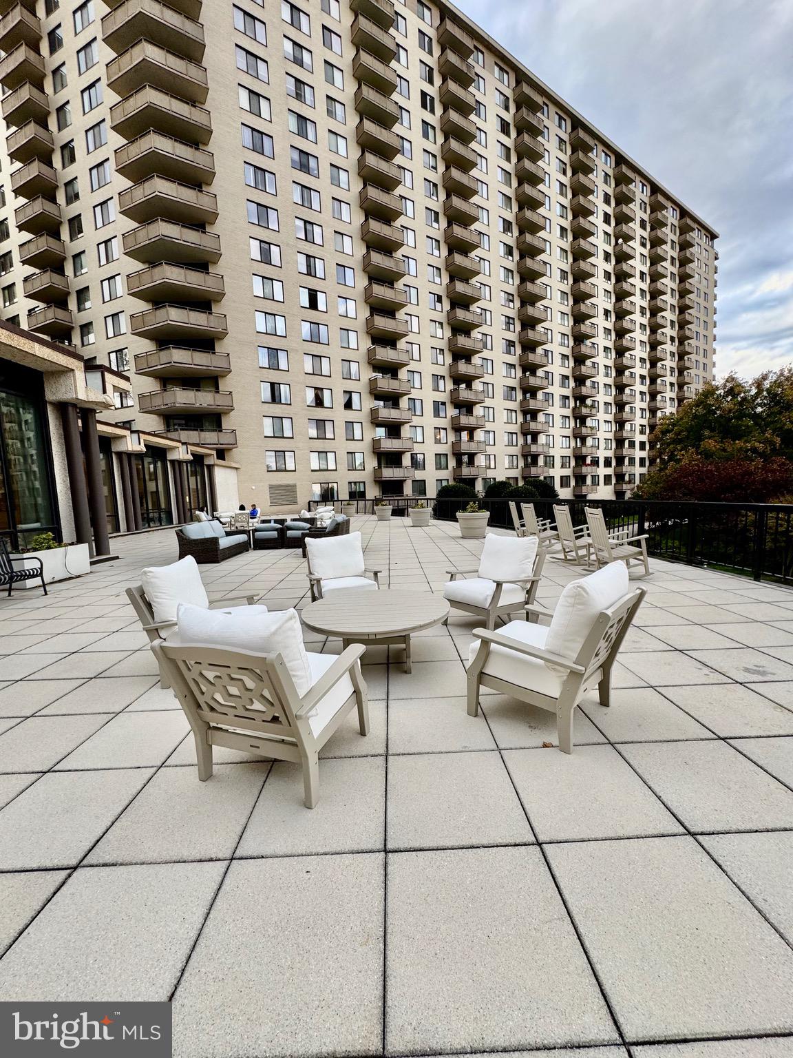 PROMENADE TOWERS - Residential