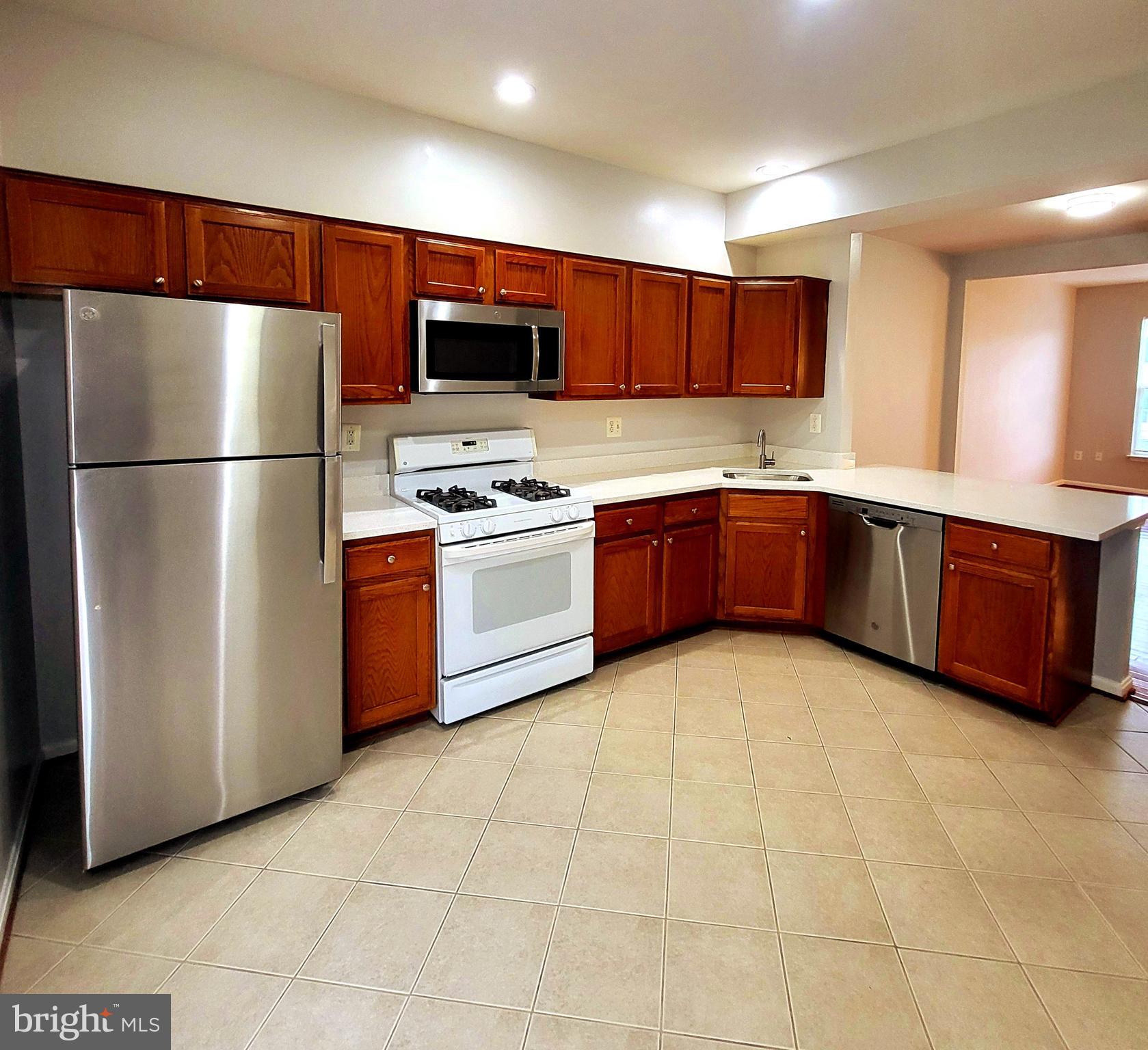 PRINCE WILLIAM COMMONS - Residential Lease