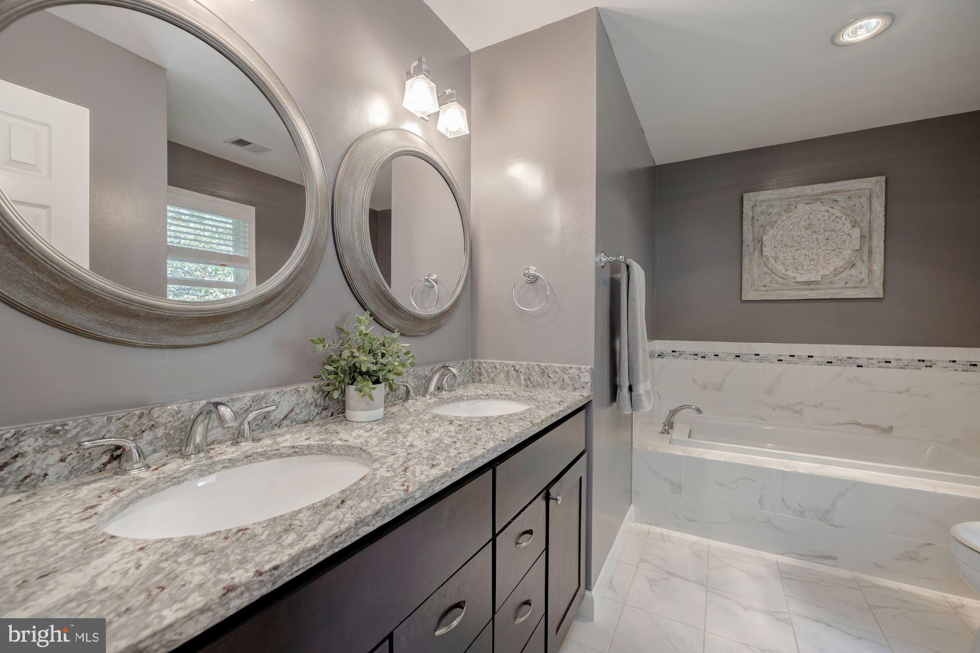 CHAPEL LAKE - Residential