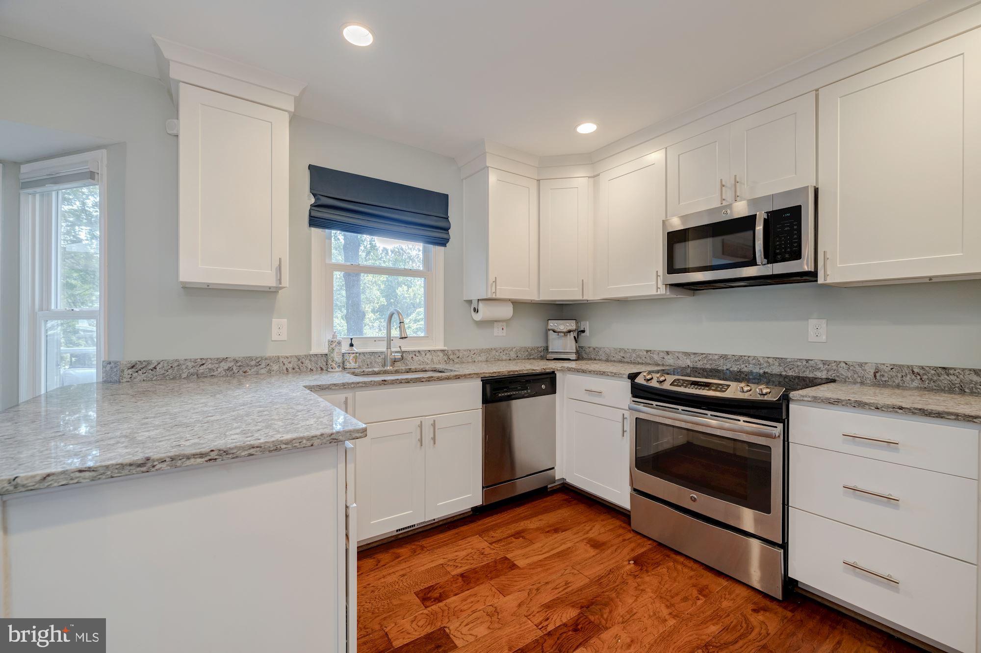 CHAPEL LAKE - Residential