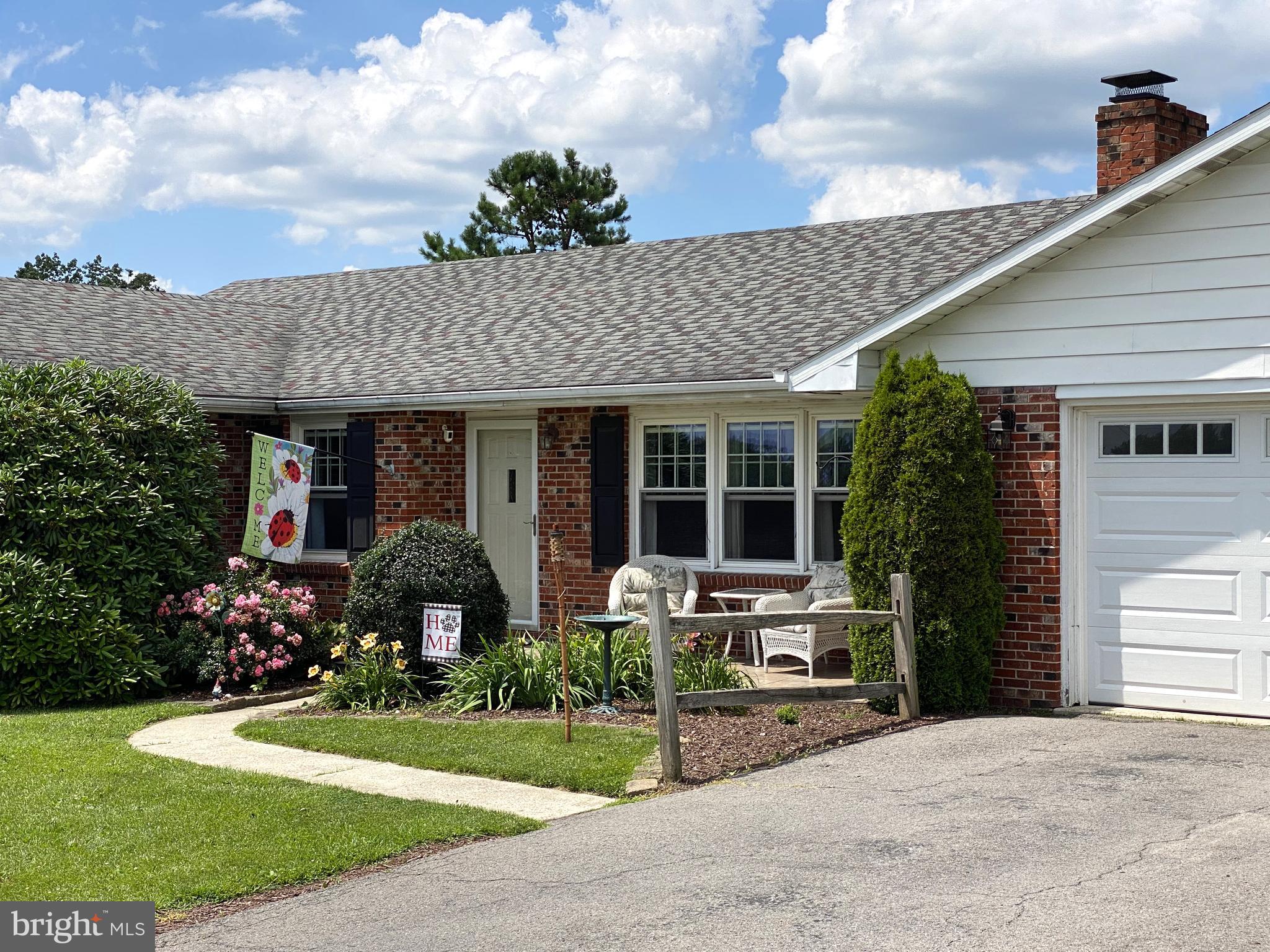 16 GREENBRIAR COURT