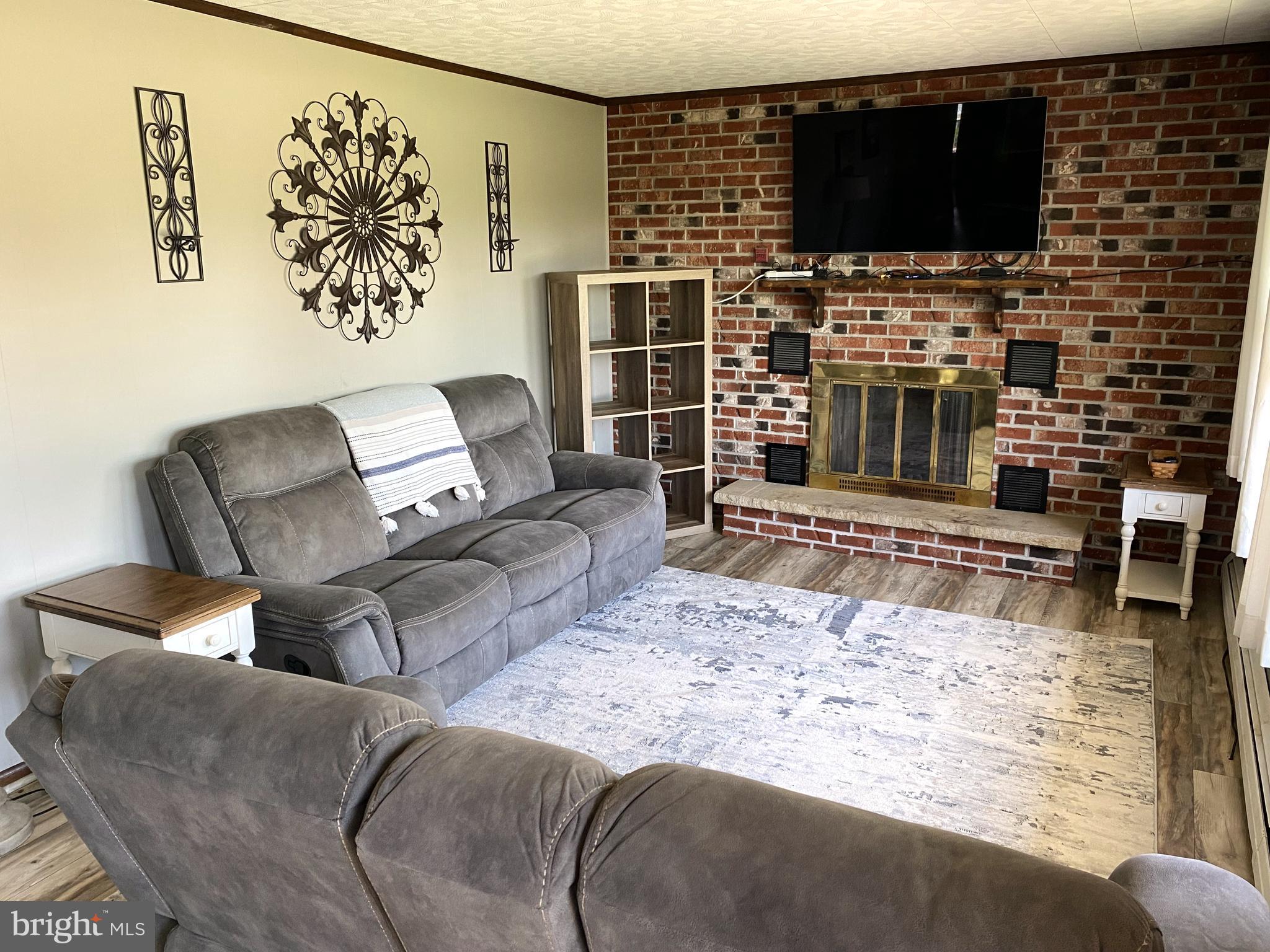 16 GREENBRIAR COURT