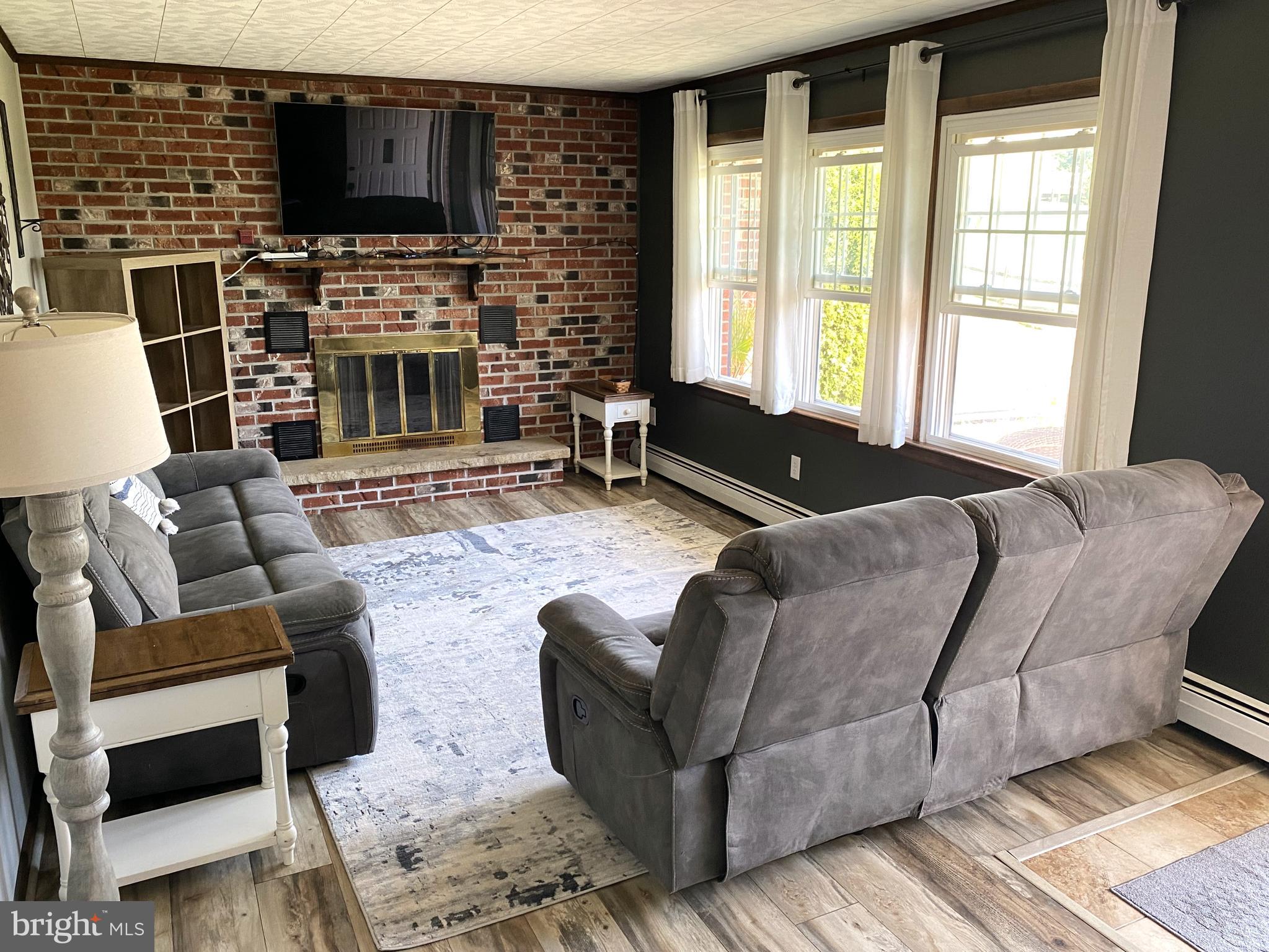 16 GREENBRIAR COURT