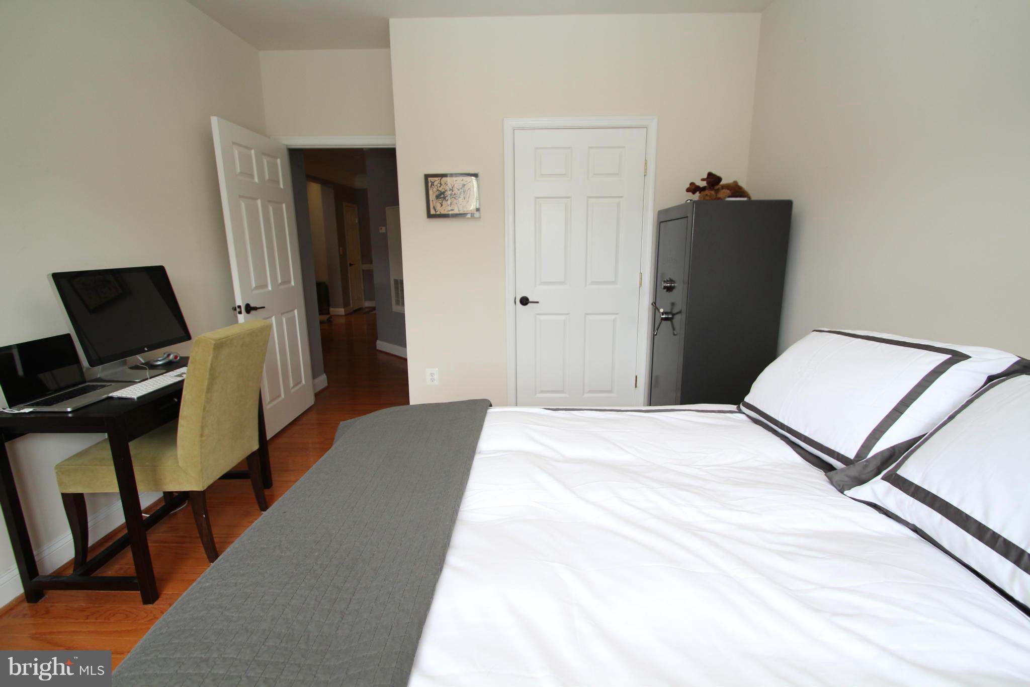 OLD TOWN CRESCENT - Residential