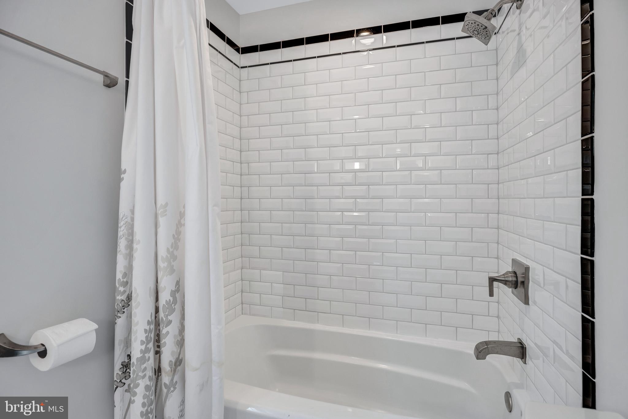 BEVERLY HILLS - Residential Lease