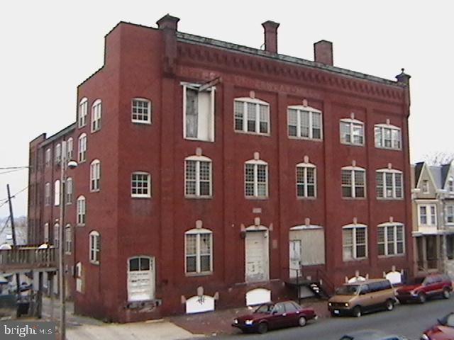 Rare Investment Opportunity – 506 N 12th St, Reading, PA
Discover a rare chance to own this impressive 35,000 square foot former factory building, now available for sale in the heart of Reading, Pennsylvania! This versatile, three-story commercial property, complete with possible basement parking, offers significant potential for redevelopment into multifamily housing or unique commercial spaces. Located at 506 N 12th St, this property combines historical charm with modern structural stability, making it a prime opportunity for investors or developers.
Property Highlights:
•