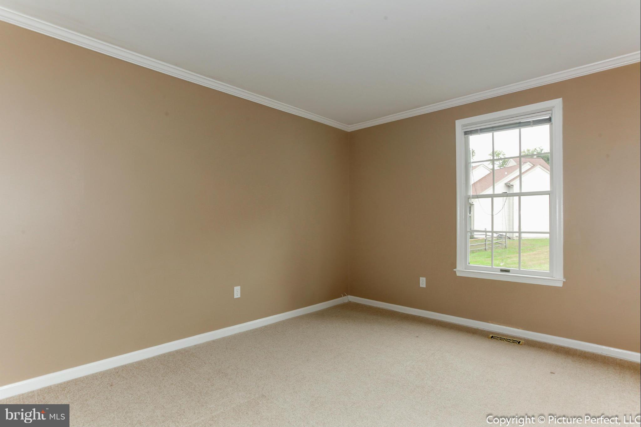 LAKE HALLOWELL - Residential