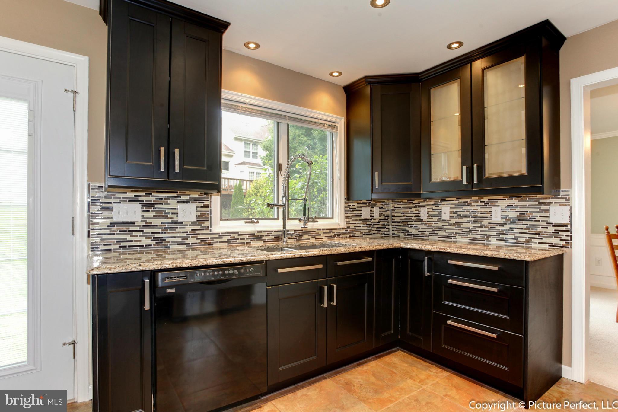 LAKE HALLOWELL - Residential