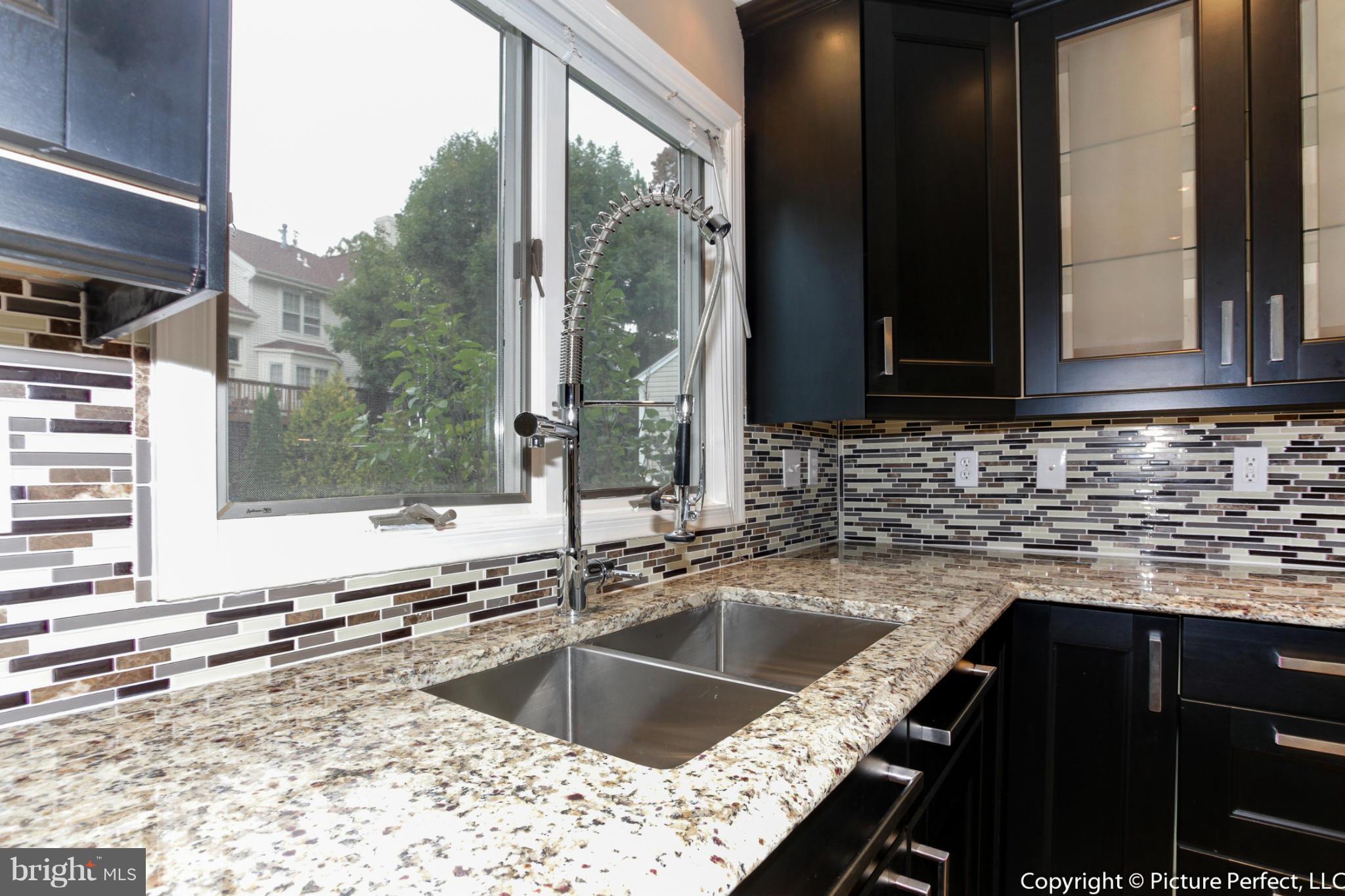 LAKE HALLOWELL - Residential