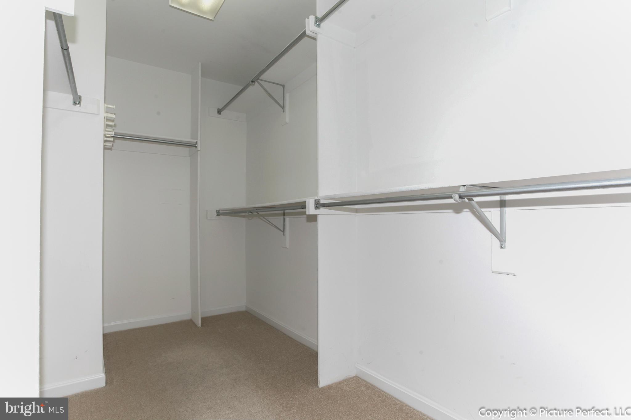 LAKE HALLOWELL - Residential