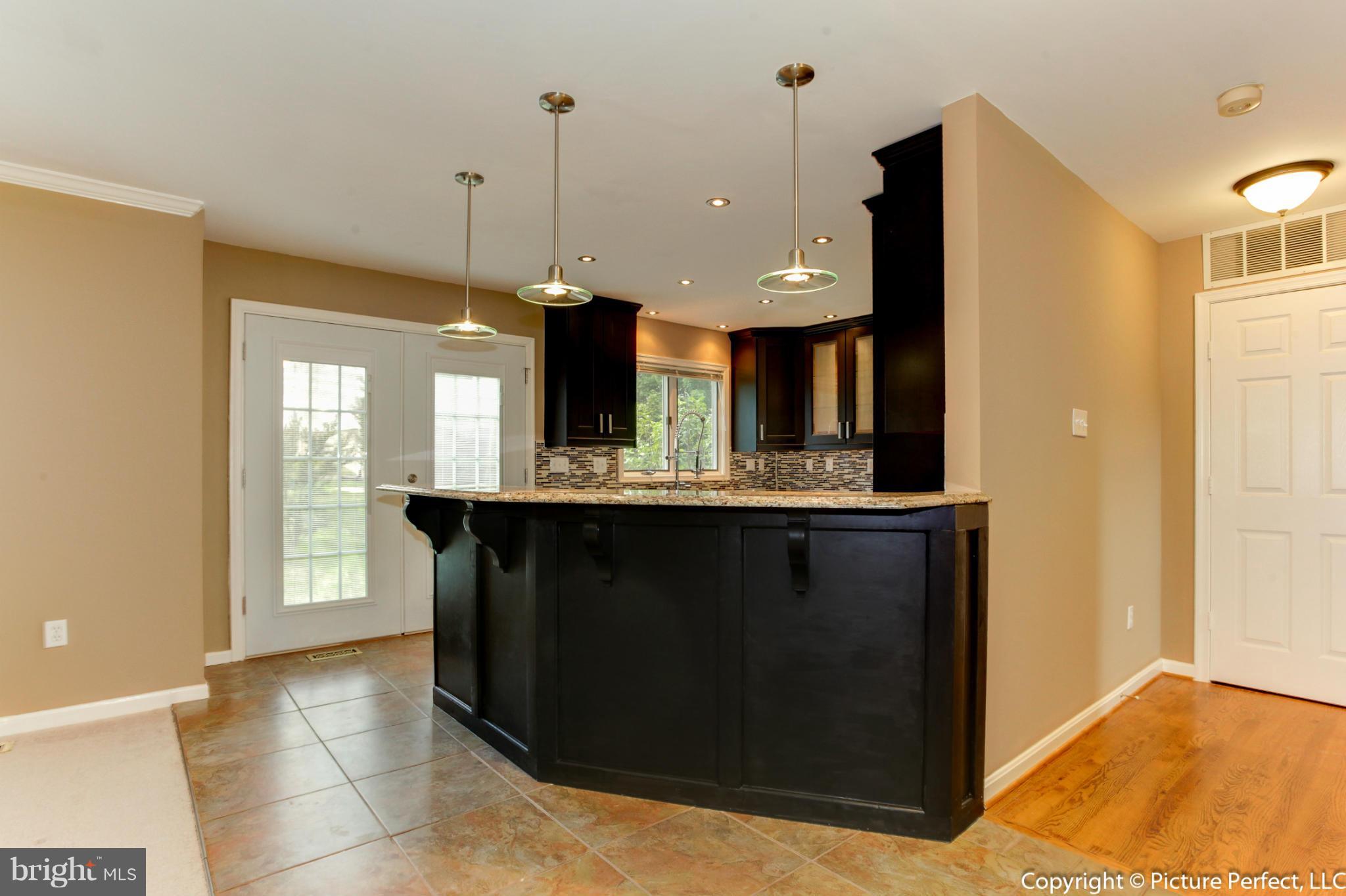 LAKE HALLOWELL - Residential