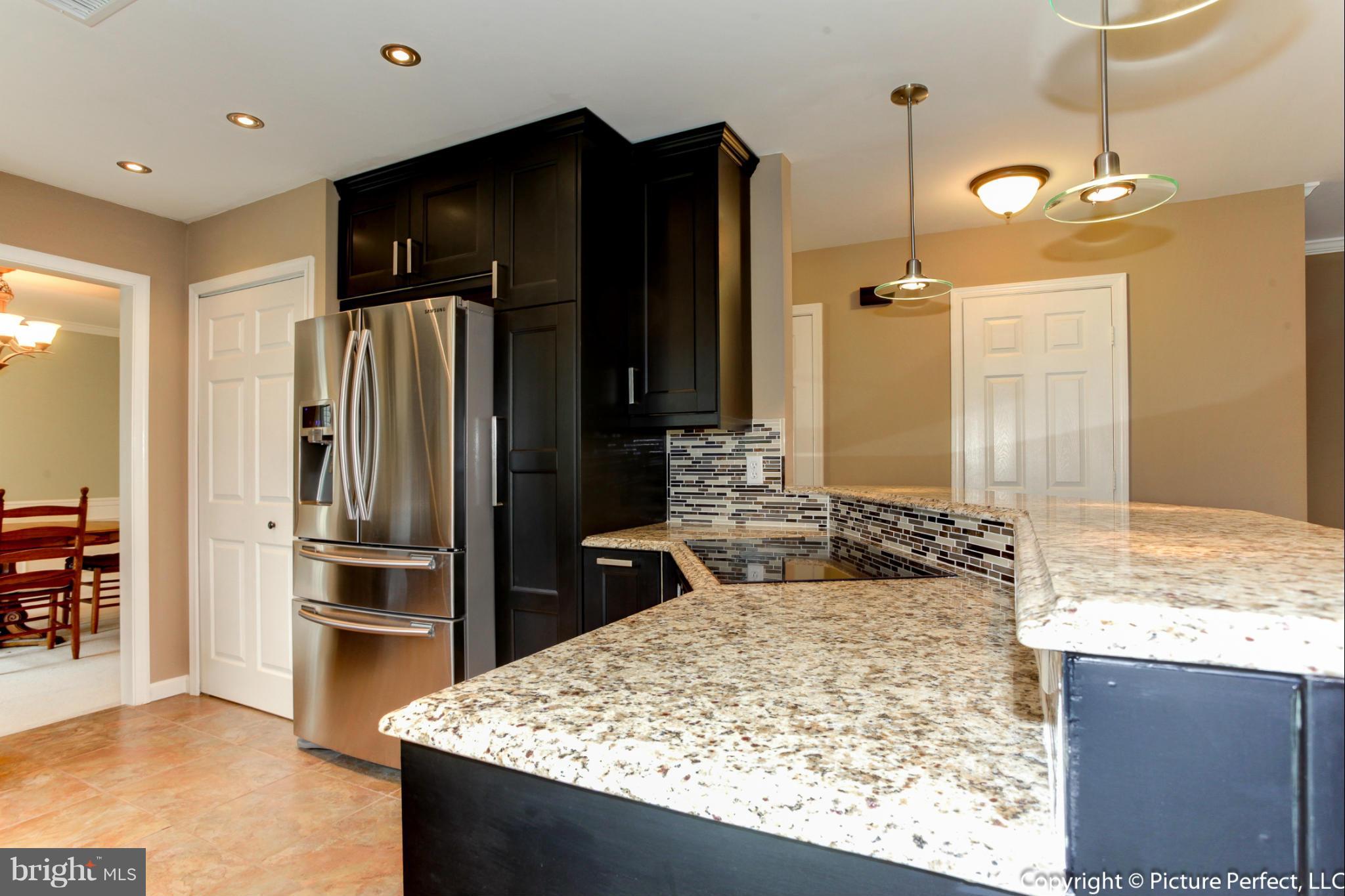 LAKE HALLOWELL - Residential