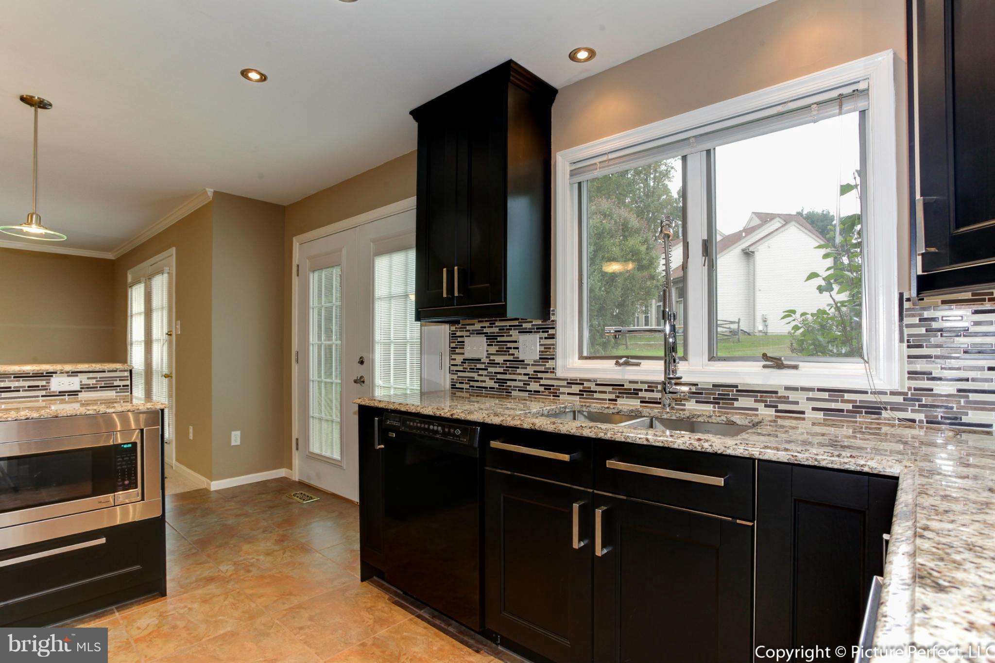 LAKE HALLOWELL - Residential