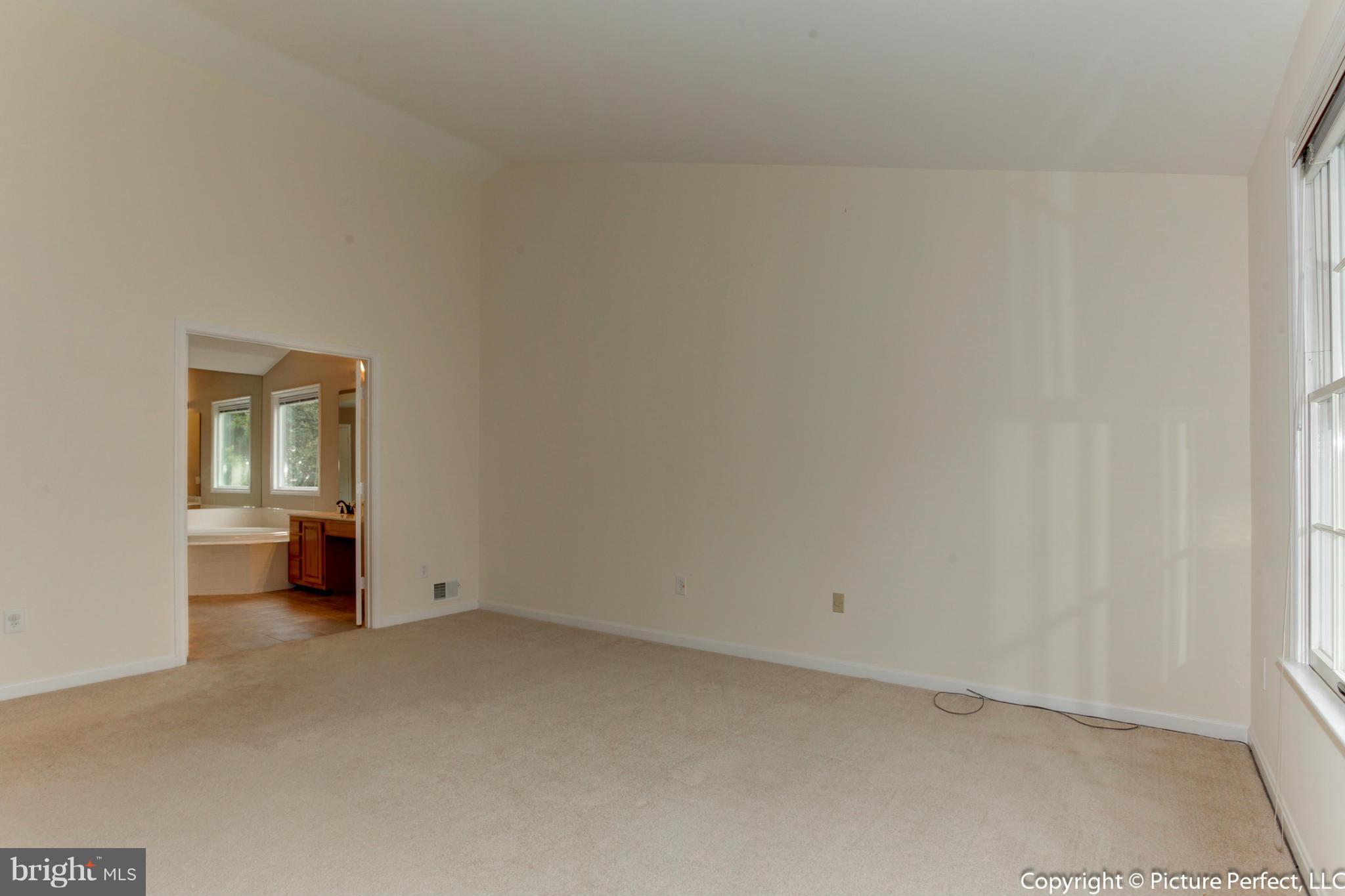 LAKE HALLOWELL - Residential